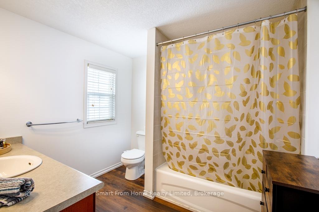 Photo 22 of 134 Foxglove Crescent, Kitchener — HOMEH