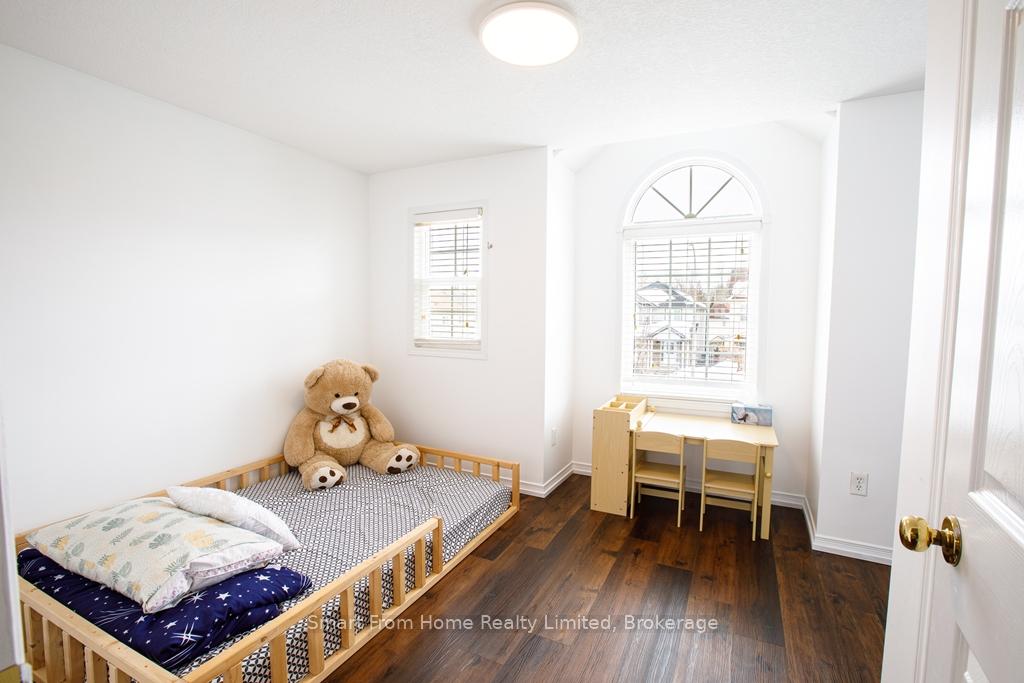 Photo 25 of 134 Foxglove Crescent, Kitchener — HOMEH