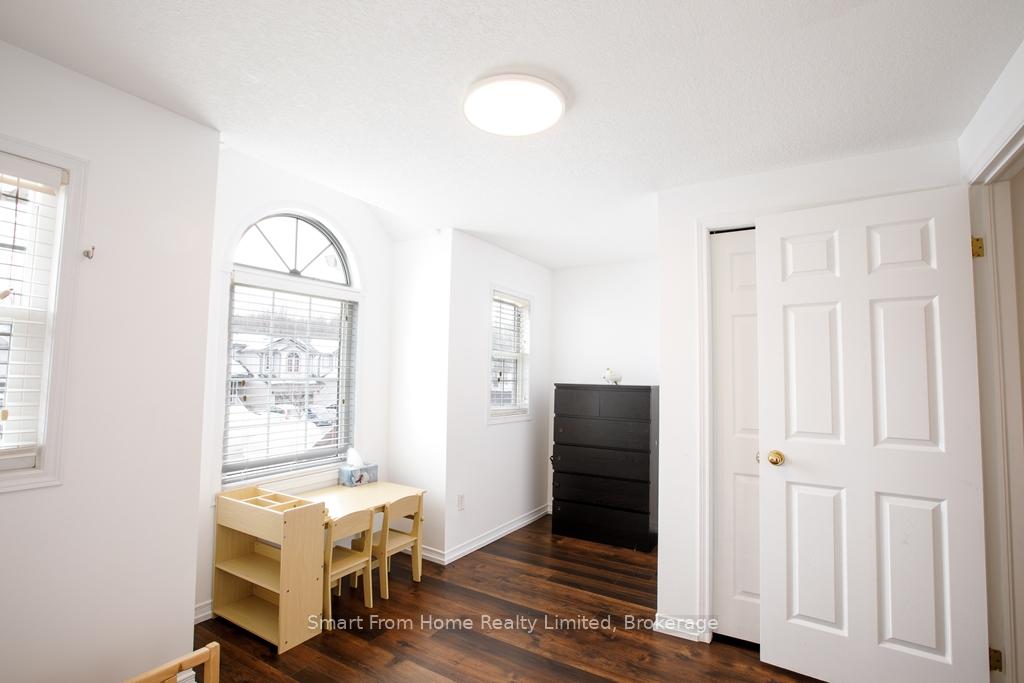 Photo 26 of 134 Foxglove Crescent, Kitchener — HOMEH