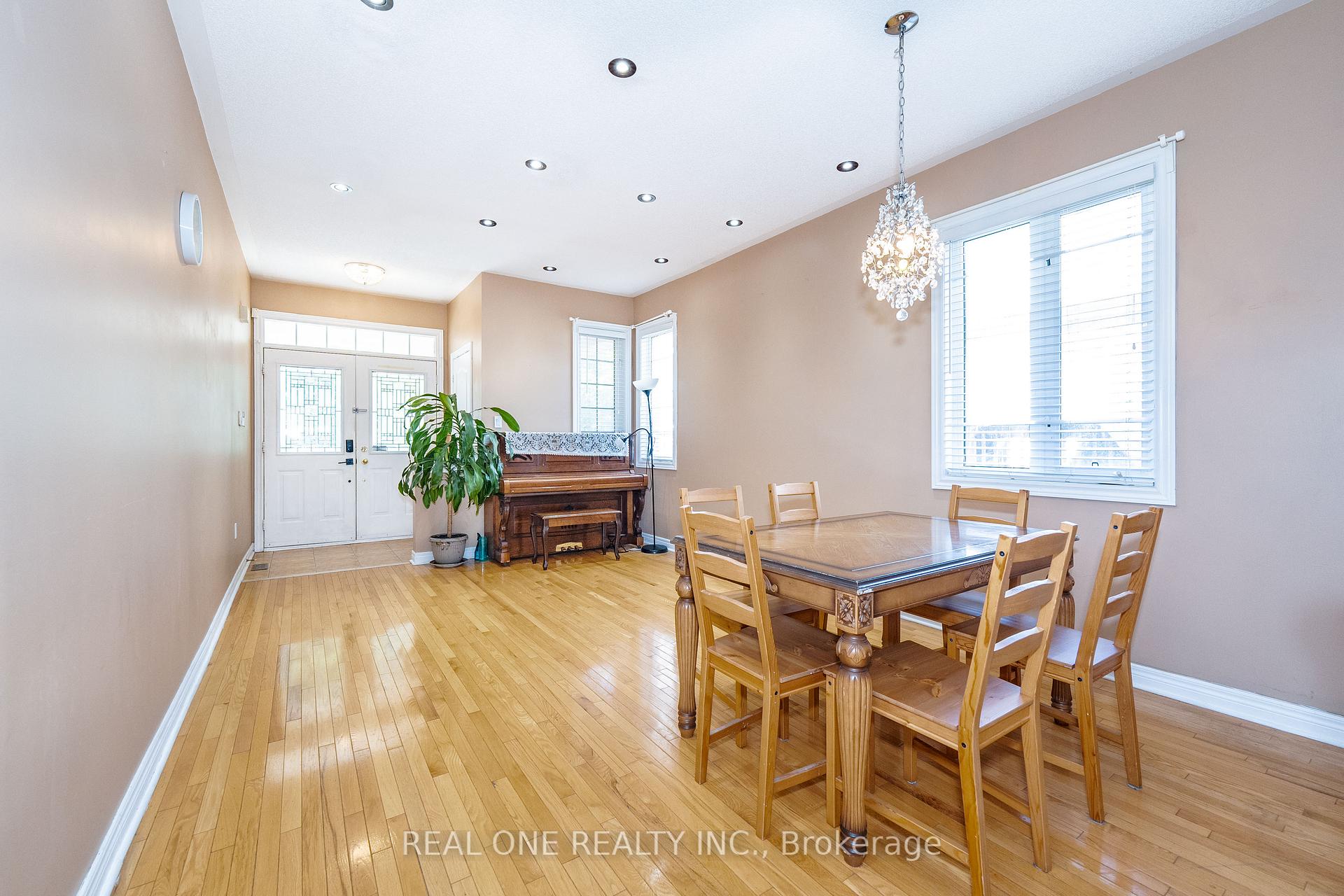 Photo 4 of 40 Saffron Street, Markham, Greensborough — HOMEH