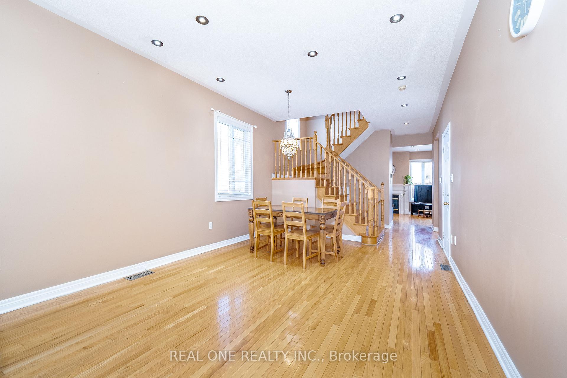 Photo 5 of 40 Saffron Street, Markham, Greensborough — HOMEH