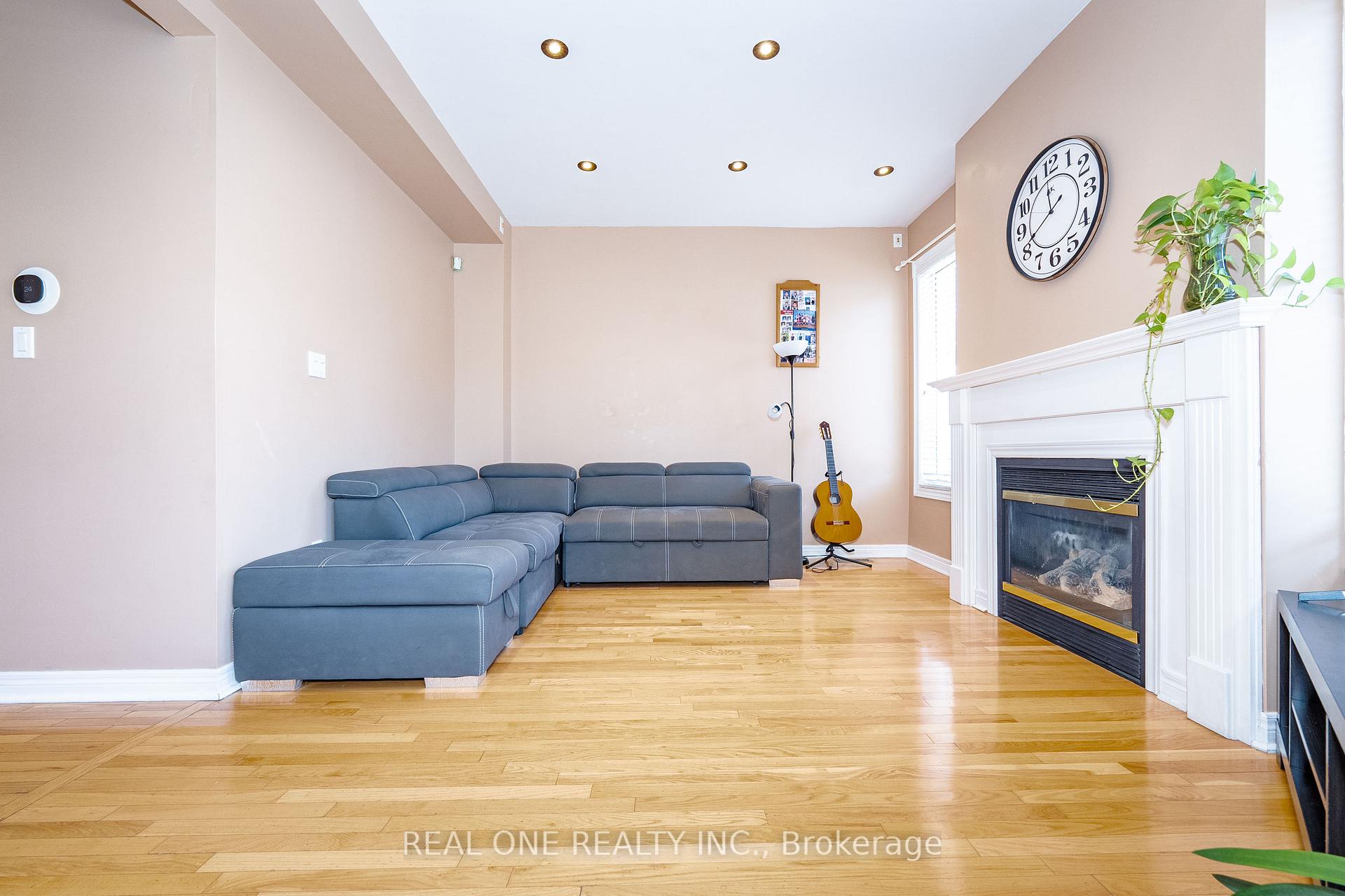 Photo 8 of 40 Saffron Street, Markham, Greensborough — HOMEH