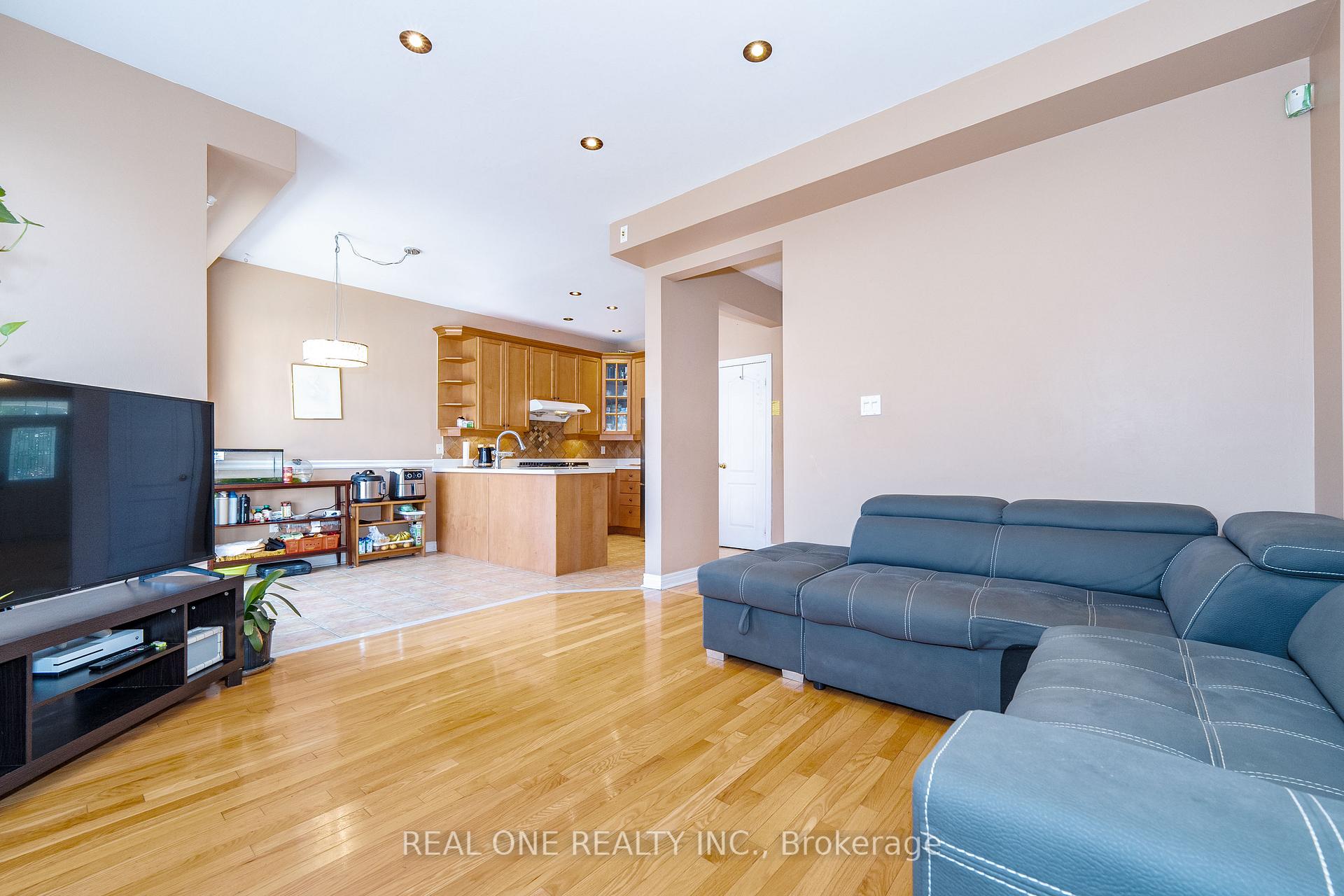 Photo 10 of 40 Saffron Street, Markham, Greensborough — HOMEH