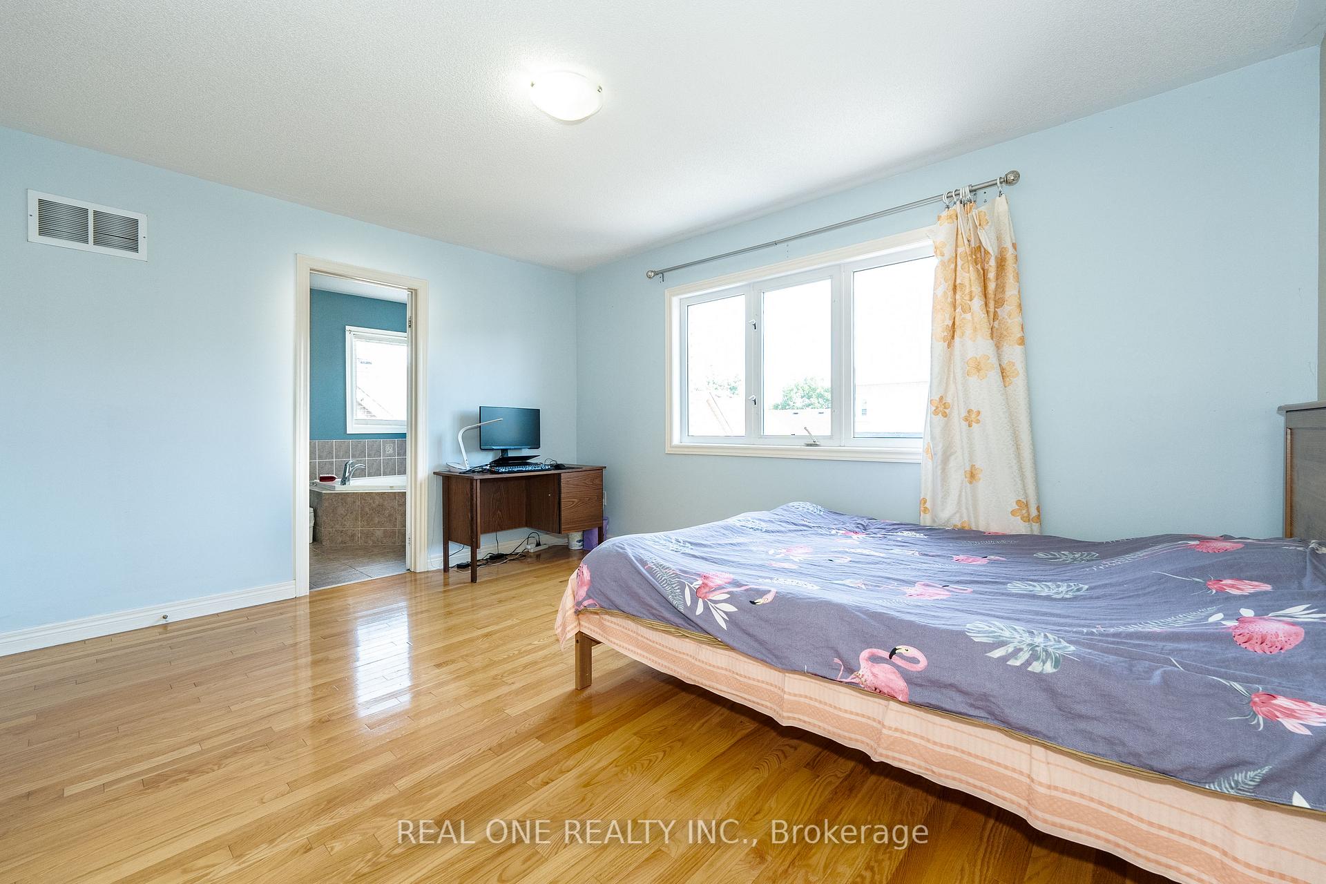 Photo 12 of 40 Saffron Street, Markham, Greensborough — HOMEH