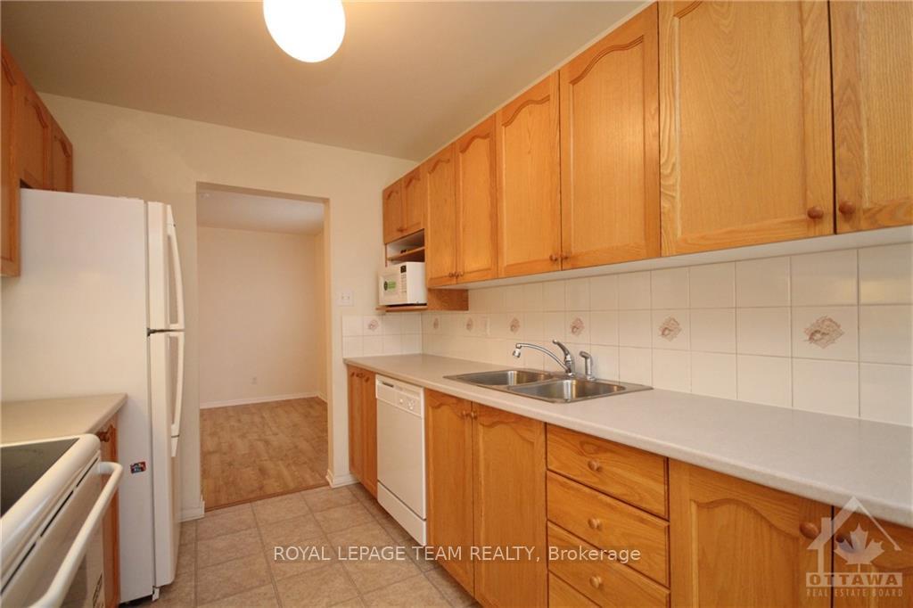 Photo 11 of 56 Wimbledon Way, Ottawa, Kanata - Morgan's Grant/South March — HOMEH