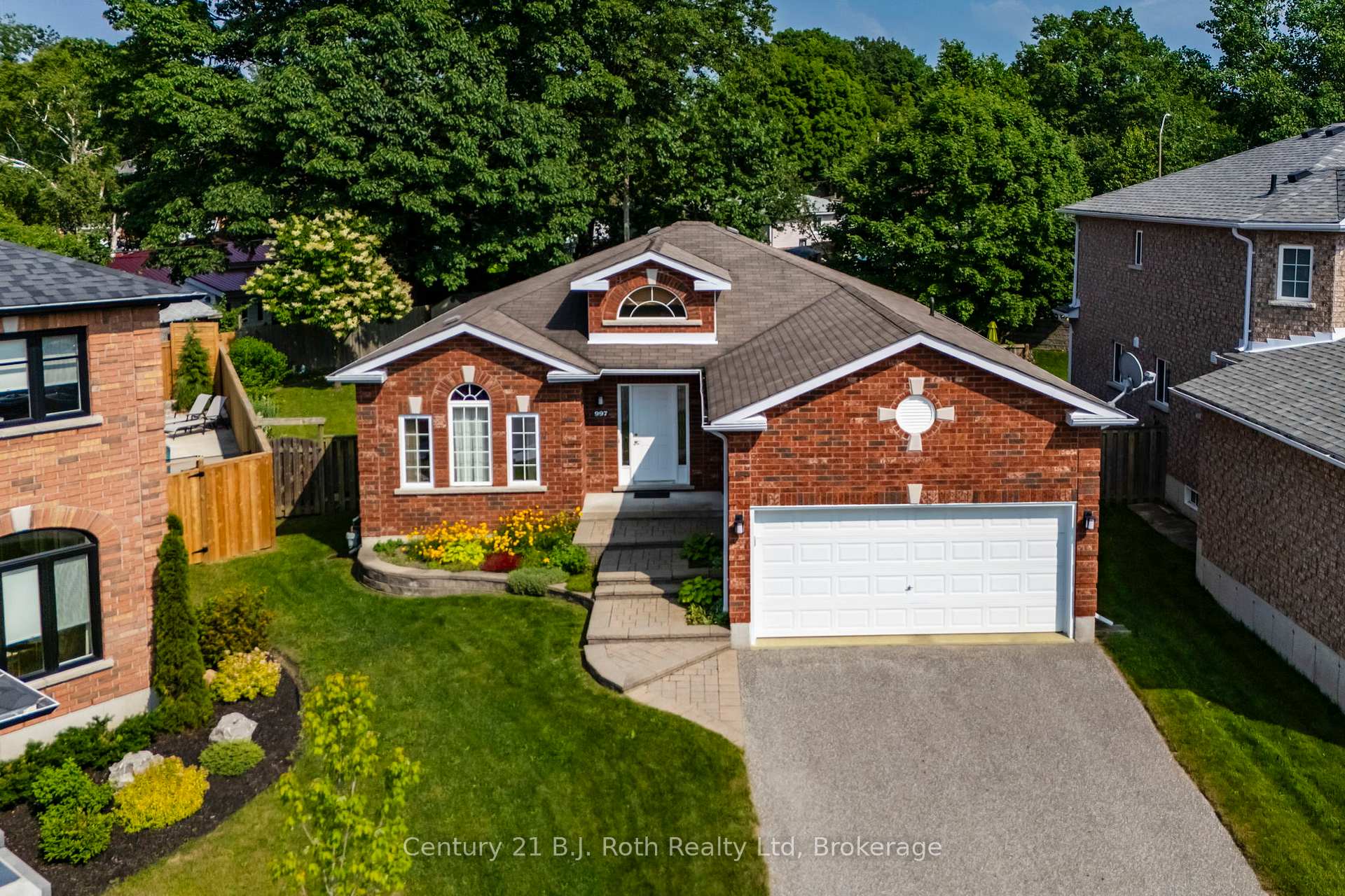 Photo 1 of 997 Whitney Crescent, Midland — HOMEH