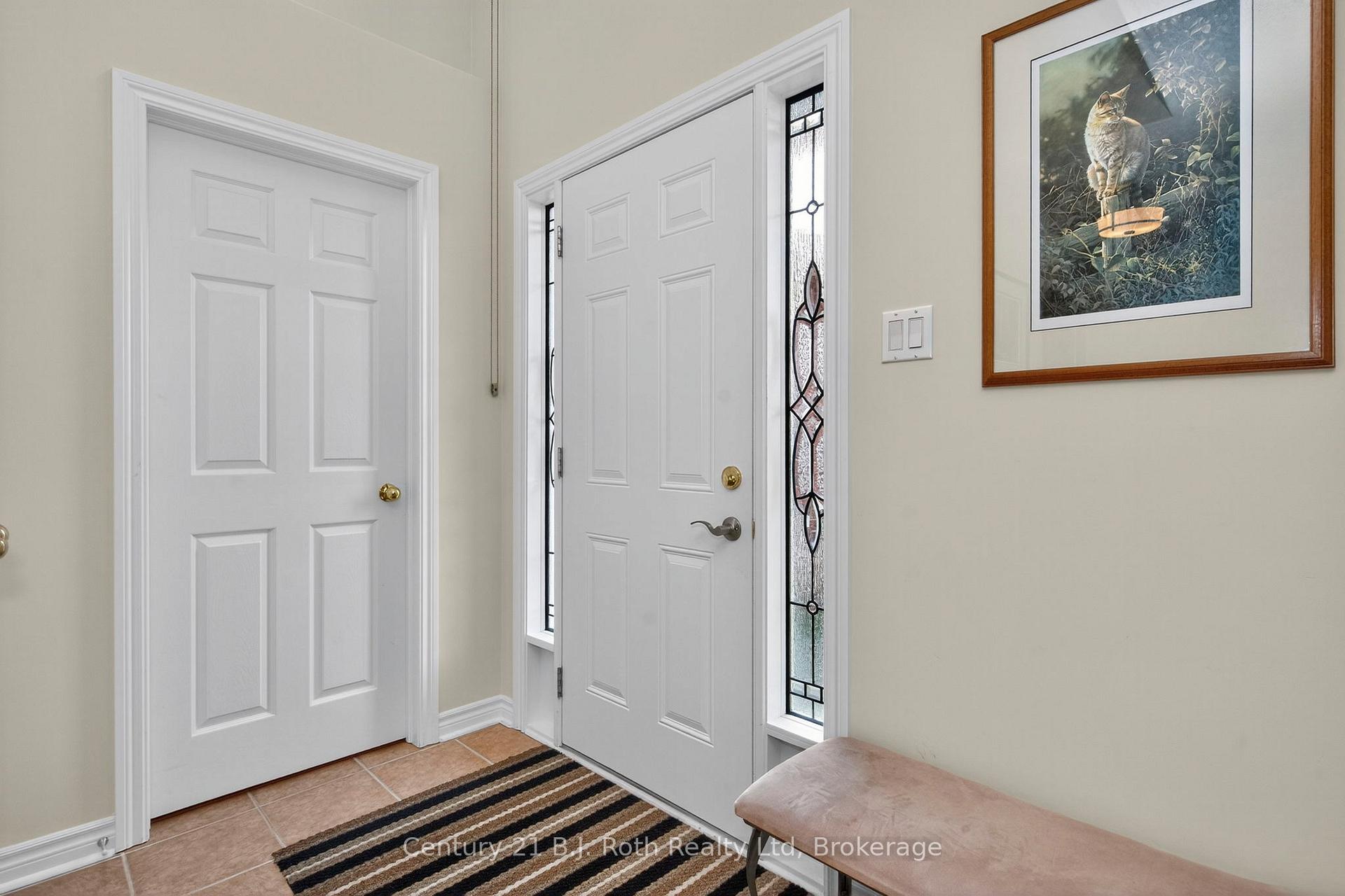 Photo 5 of 997 Whitney Crescent, Midland — HOMEH