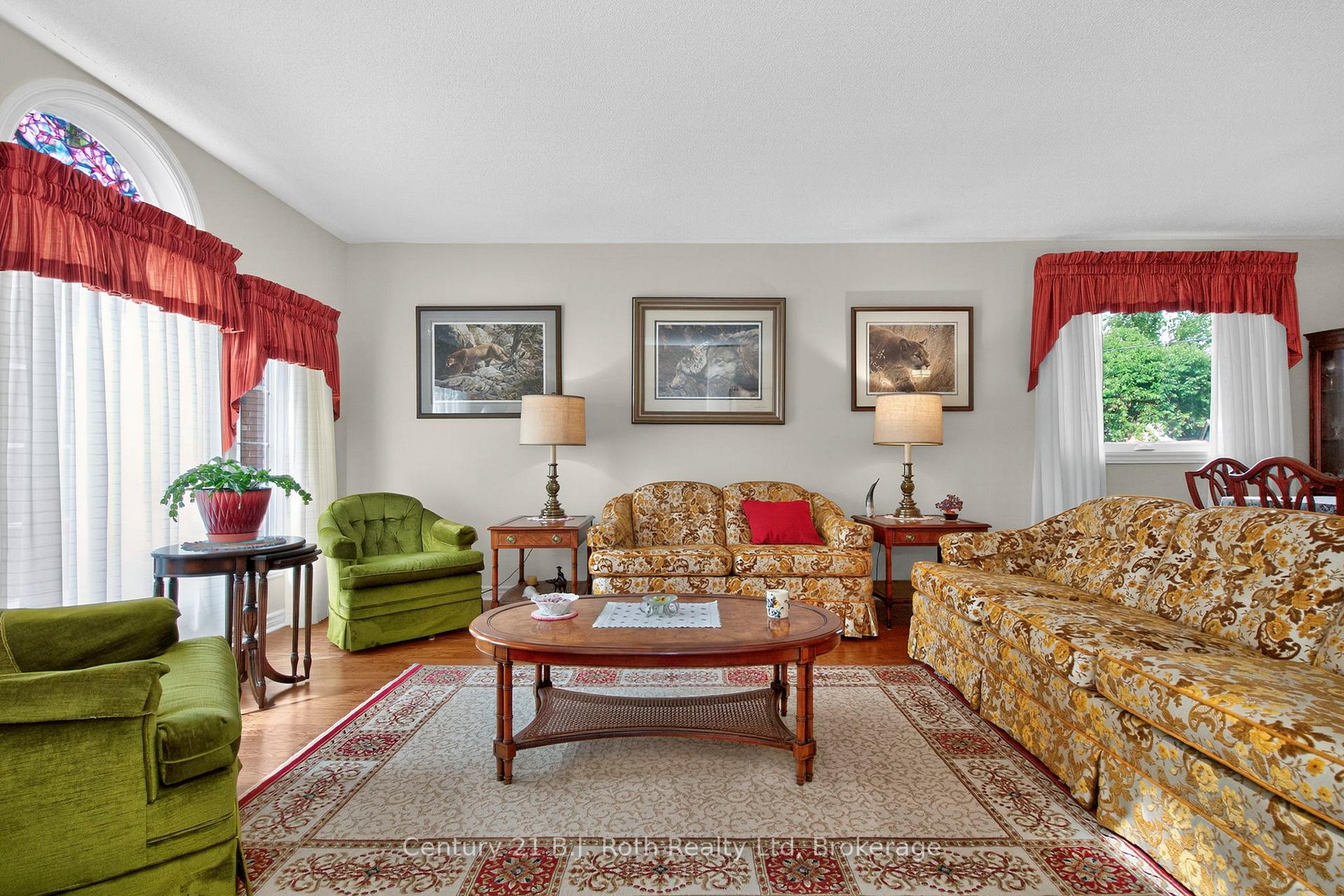 Photo 6 of 997 Whitney Crescent, Midland — HOMEH