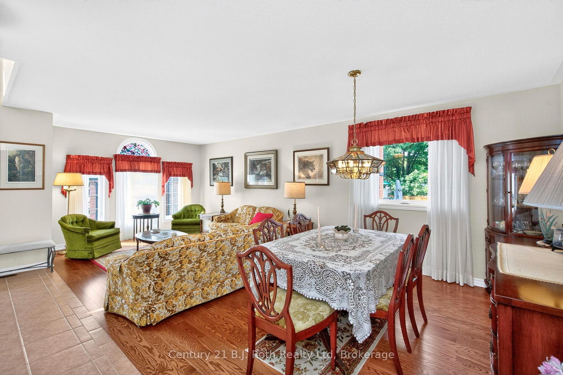 Photo 8 of 997 Whitney Crescent, Midland — HOMEH