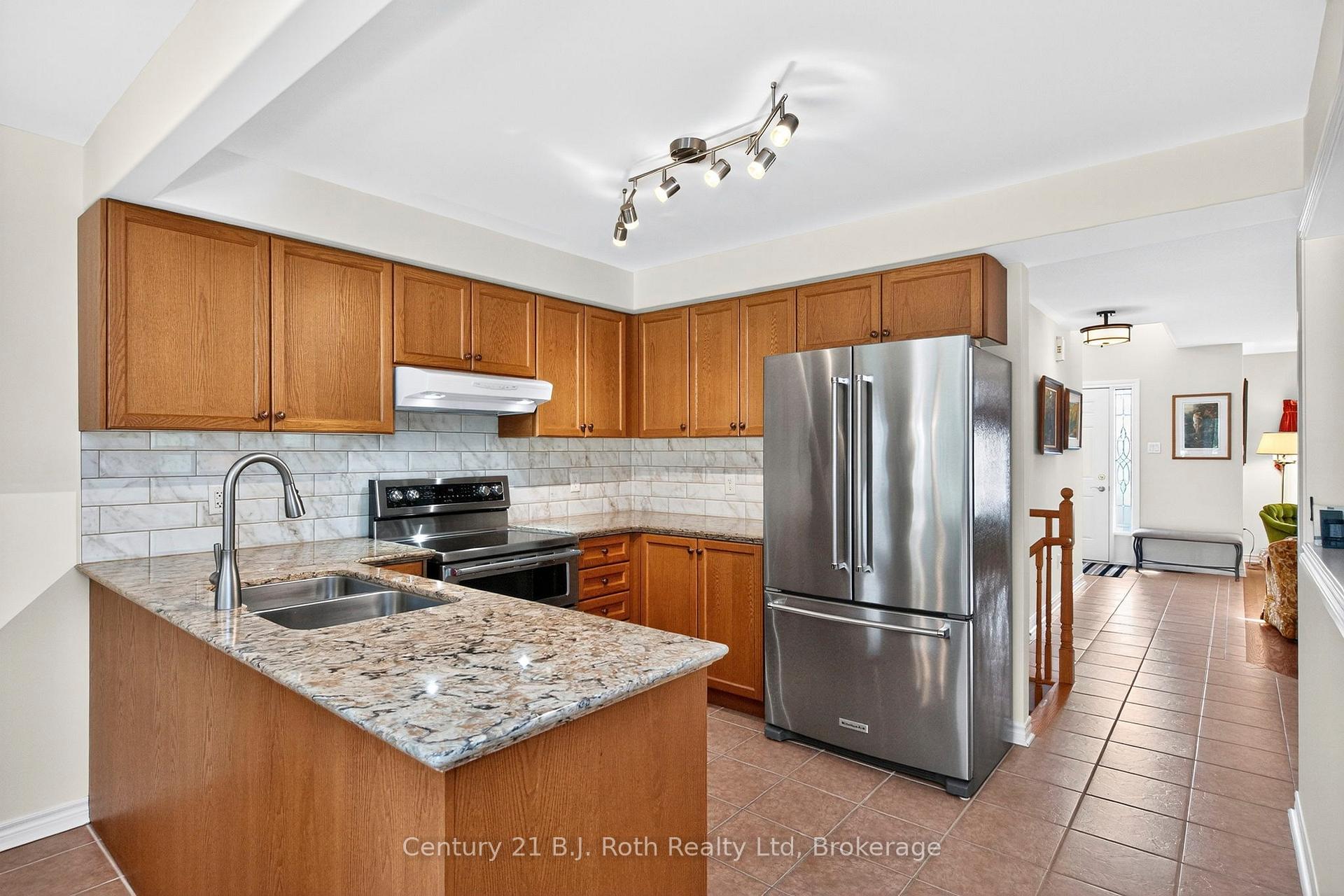 Photo 11 of 997 Whitney Crescent, Midland — HOMEH