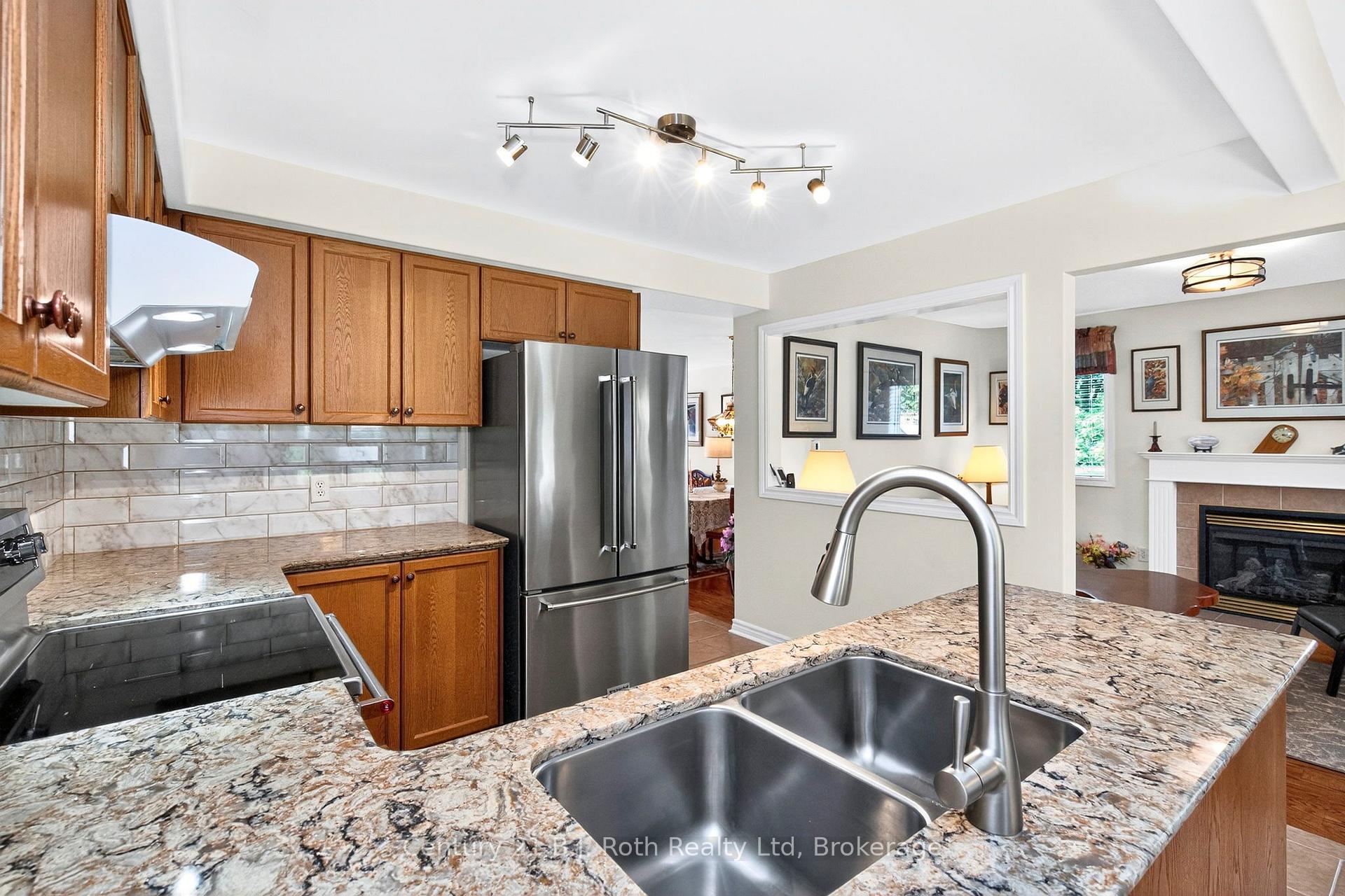 Photo 12 of 997 Whitney Crescent, Midland — HOMEH