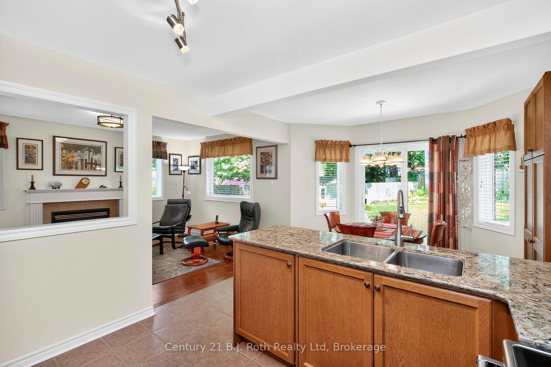 Photo 13 of 997 Whitney Crescent, Midland — HOMEH