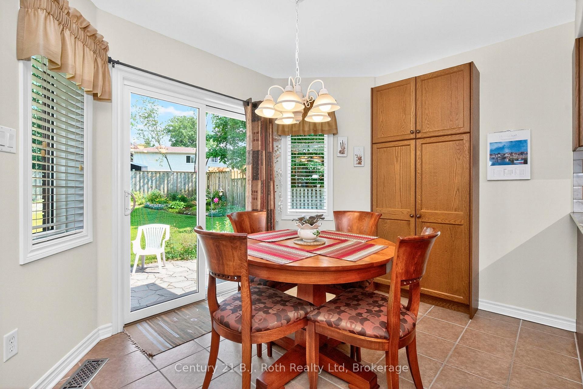 Photo 14 of 997 Whitney Crescent, Midland — HOMEH