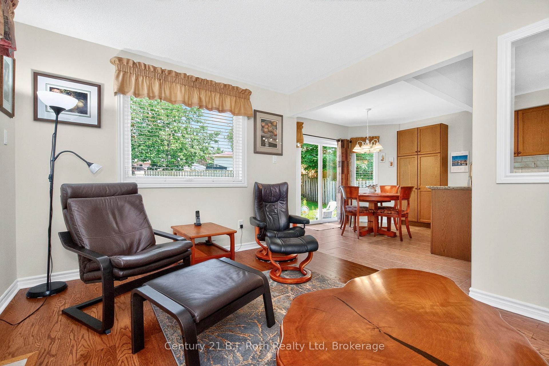 Photo 16 of 997 Whitney Crescent, Midland — HOMEH