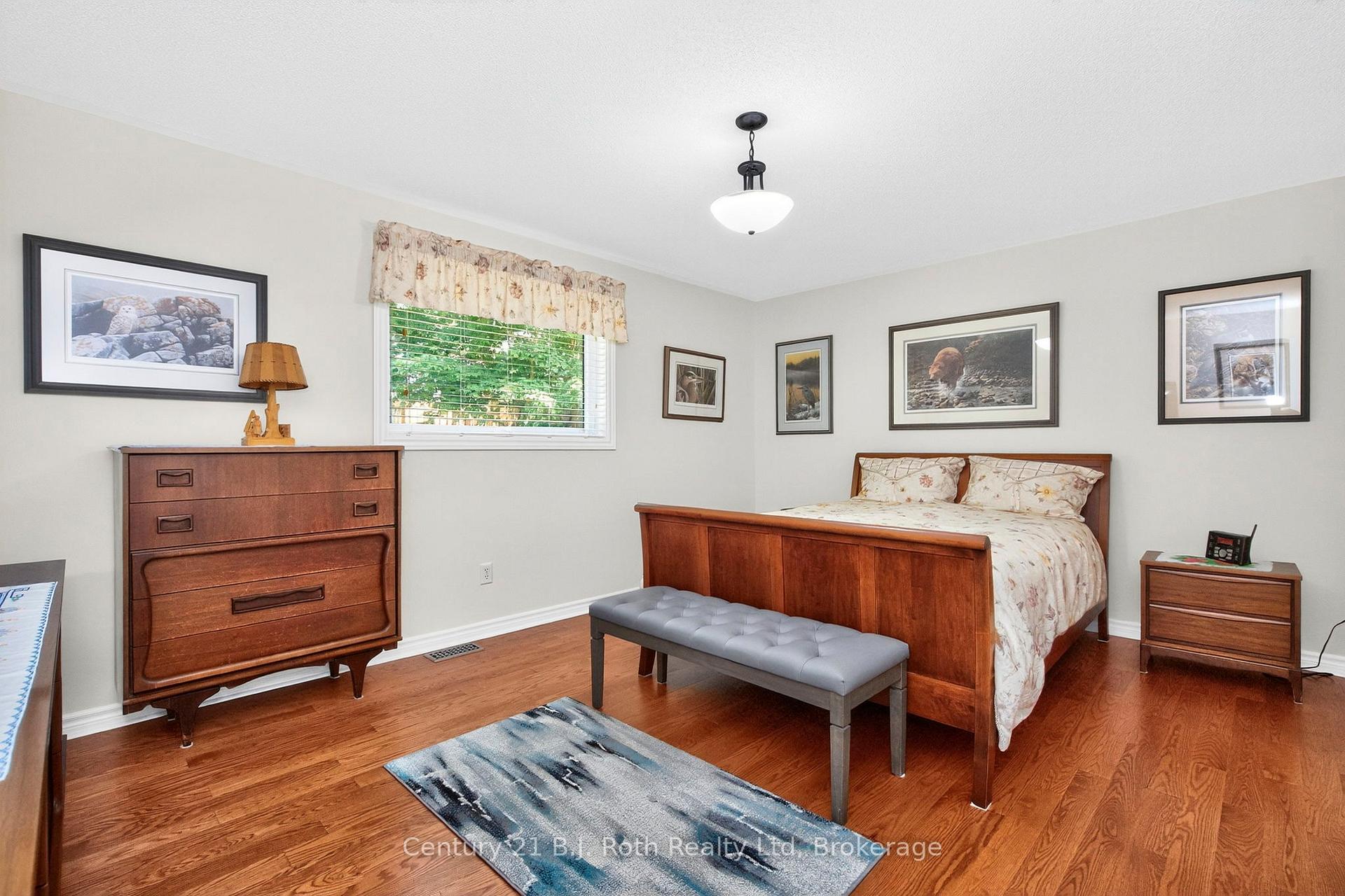 Photo 17 of 997 Whitney Crescent, Midland — HOMEH