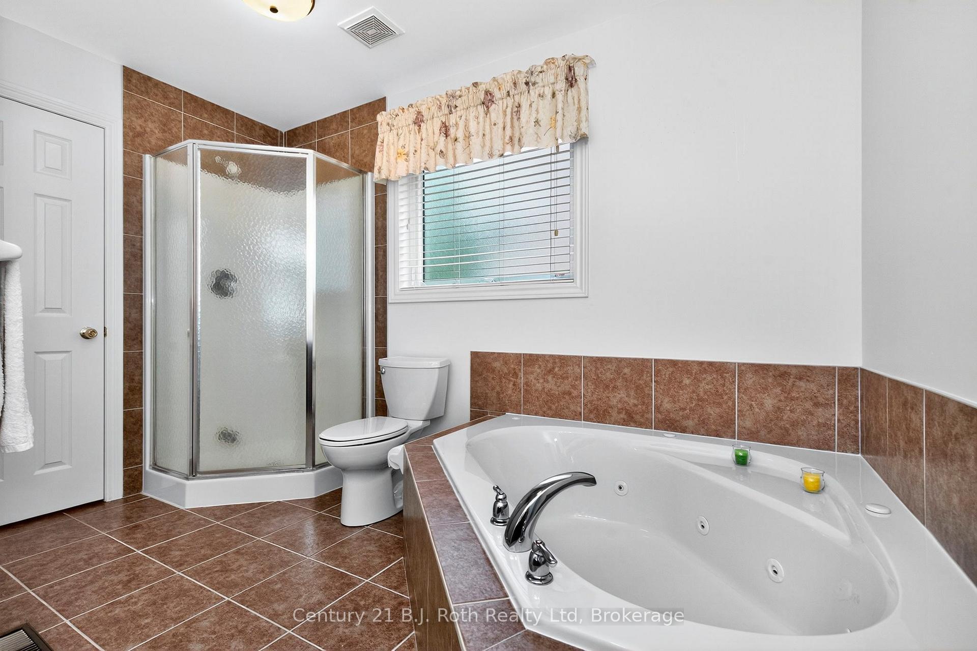 Photo 18 of 997 Whitney Crescent, Midland — HOMEH