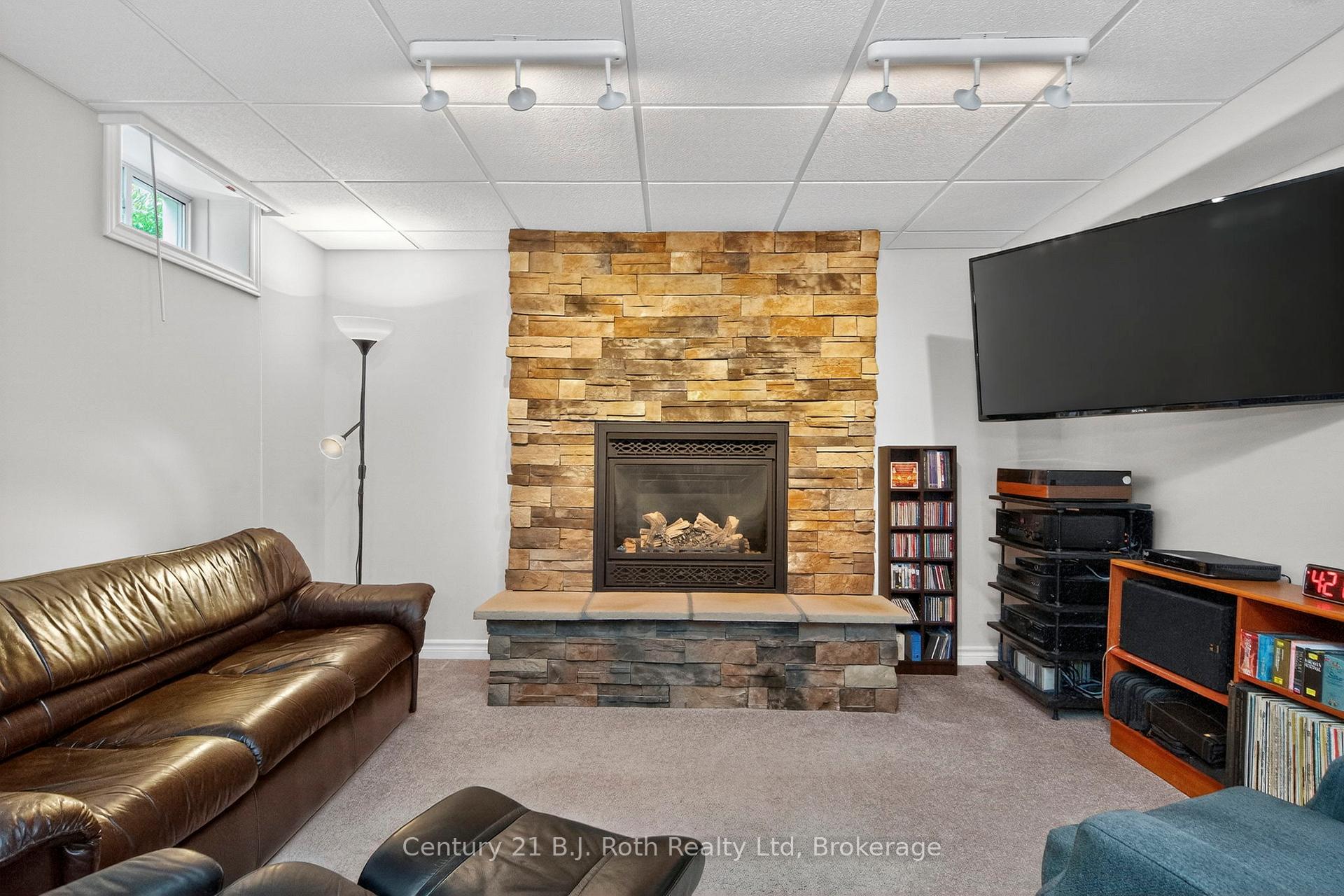 Photo 25 of 997 Whitney Crescent, Midland — HOMEH