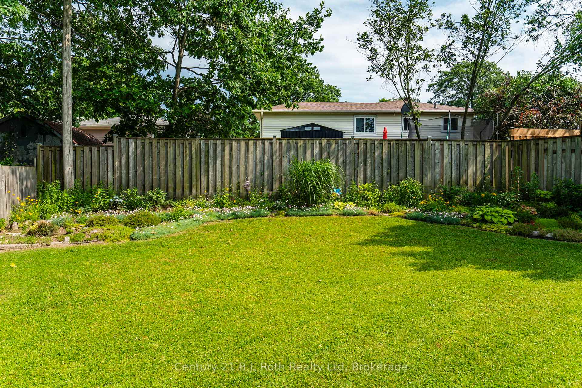 Photo 31 of 997 Whitney Crescent, Midland — HOMEH