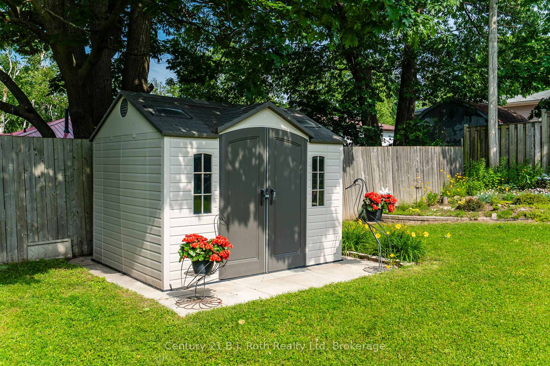 Photo 32 of 997 Whitney Crescent, Midland — HOMEH