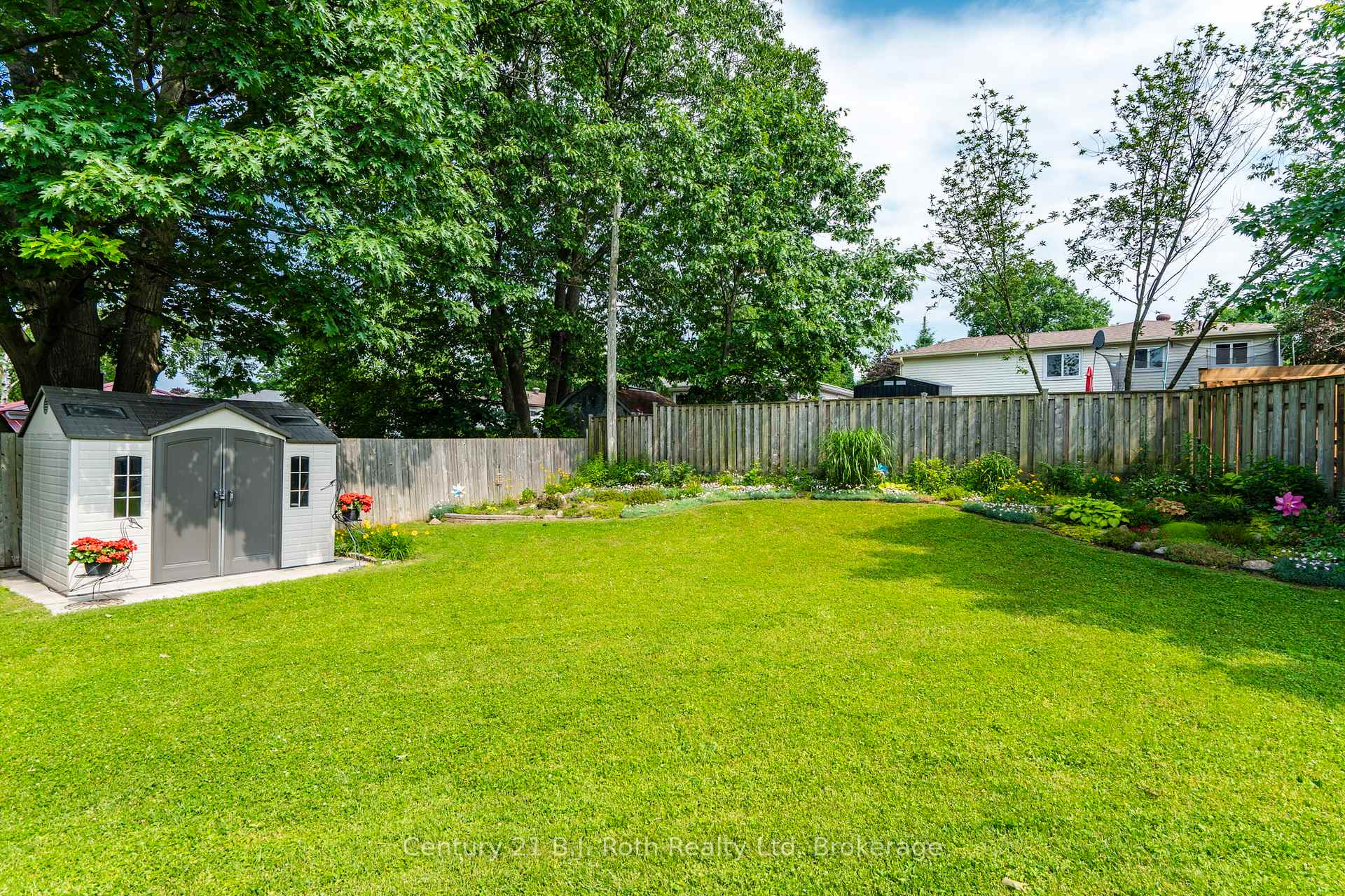 Photo 36 of 997 Whitney Crescent, Midland — HOMEH