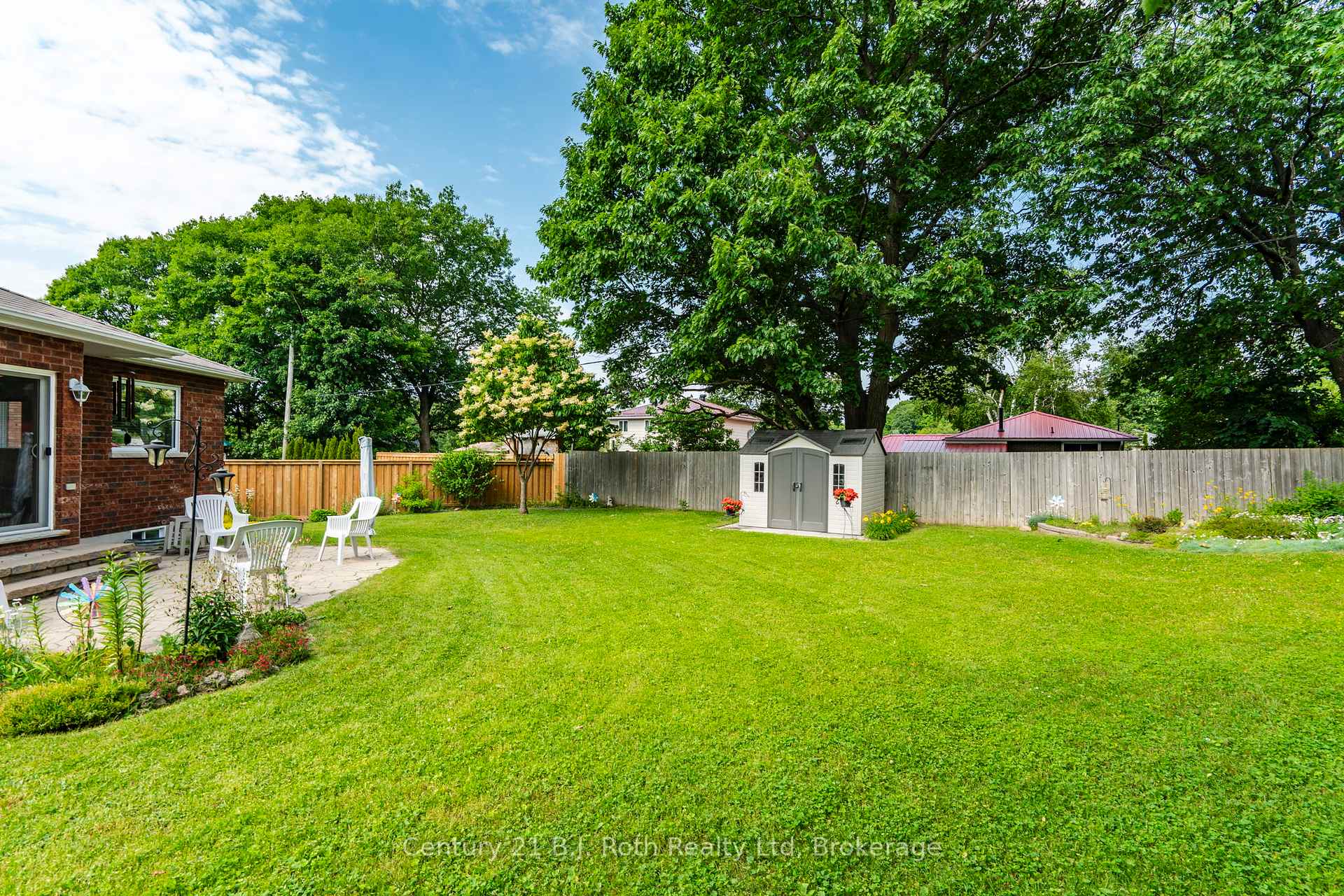 Photo 37 of 997 Whitney Crescent, Midland — HOMEH