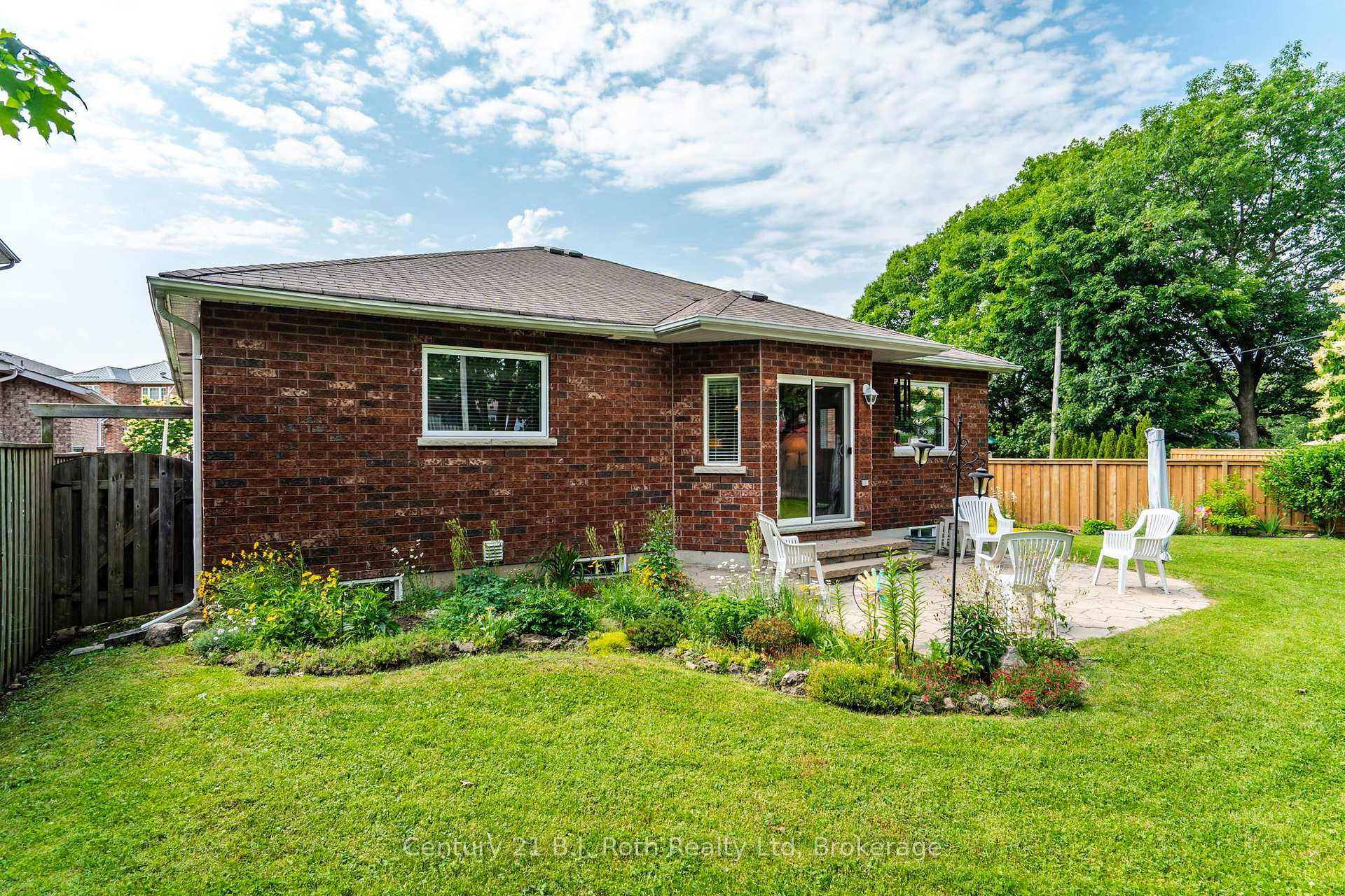 Photo 38 of 997 Whitney Crescent, Midland — HOMEH