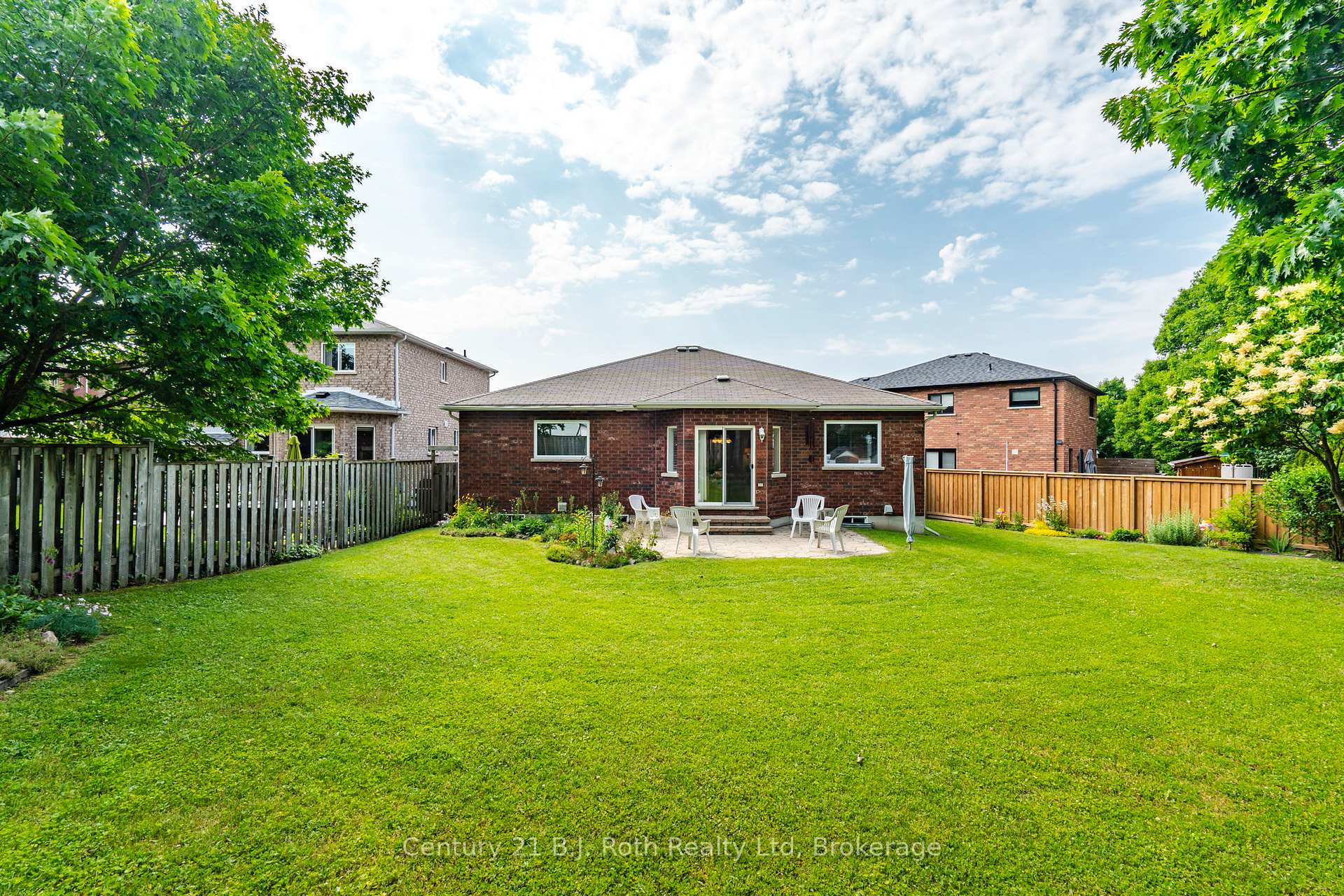 Photo 39 of 997 Whitney Crescent, Midland — HOMEH