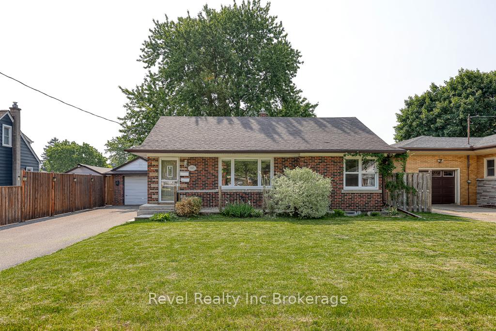 Photo 2 of 157 Ninth Avenue, Kitchener — HOMEH