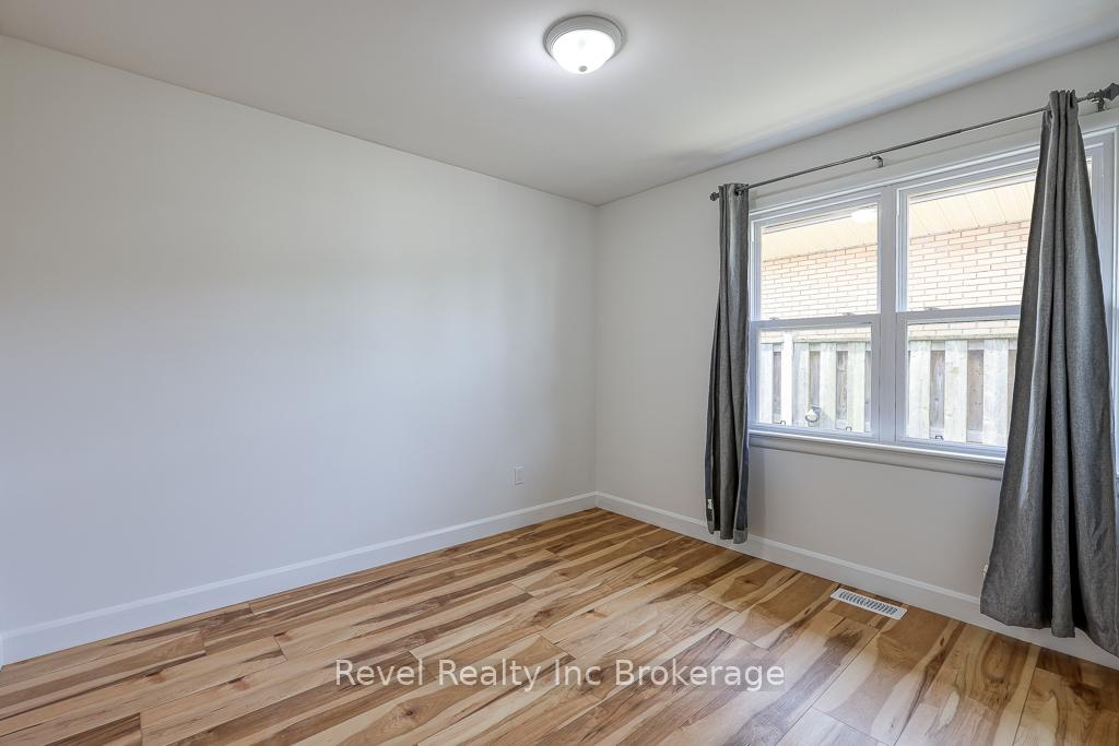 Photo 15 of 157 Ninth Avenue, Kitchener — HOMEH