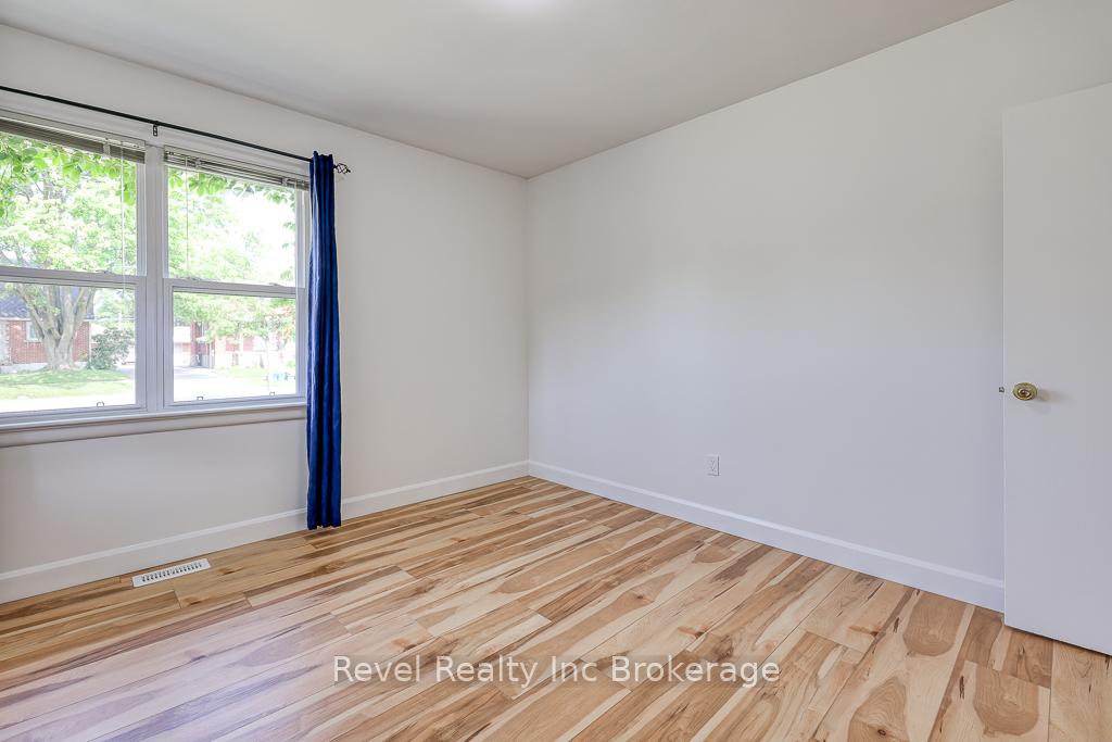 Photo 20 of 157 Ninth Avenue, Kitchener — HOMEH