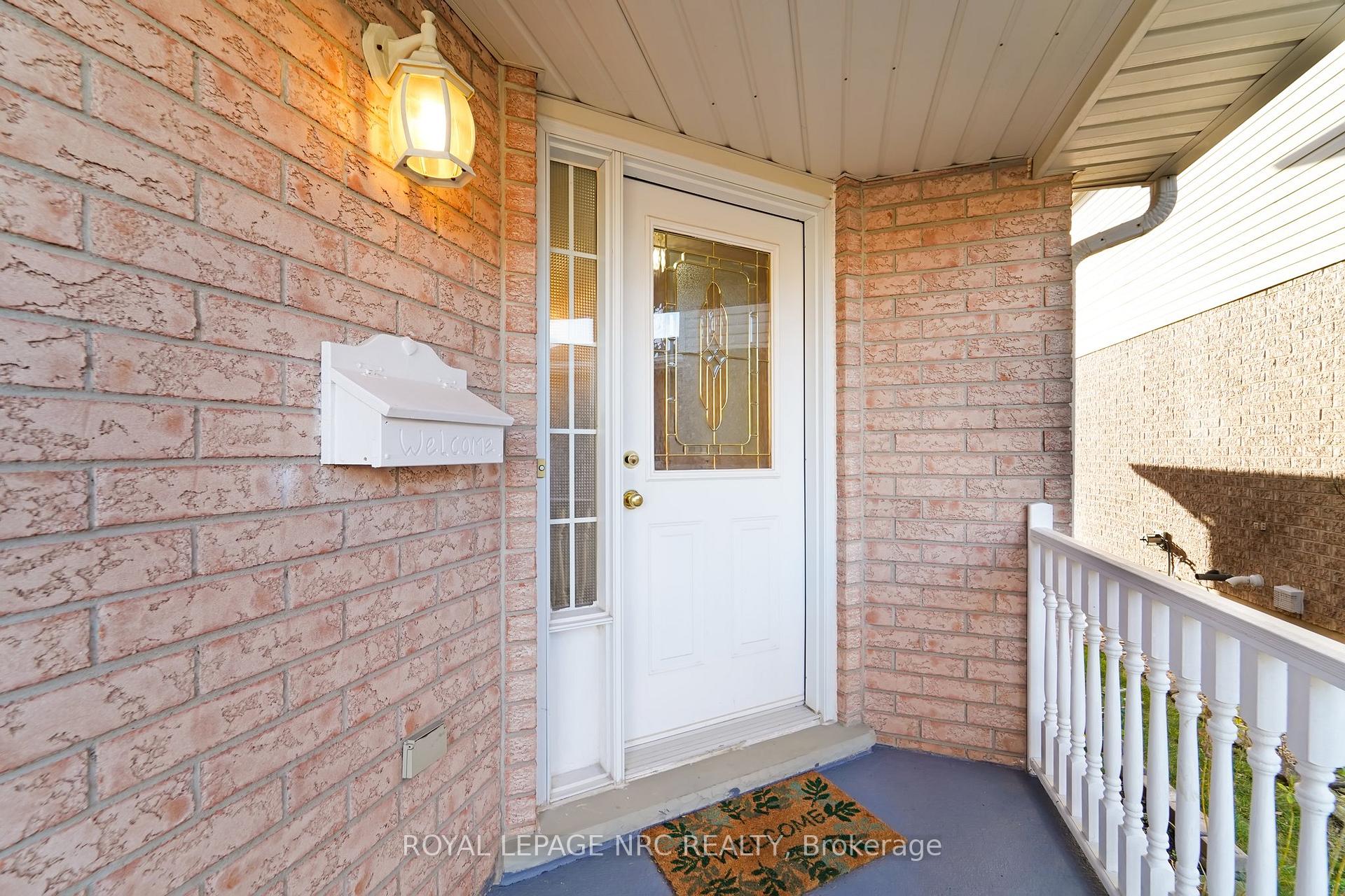 Photo 2 of 27 Hollyridge Crescent, Kitchener — HOMEH