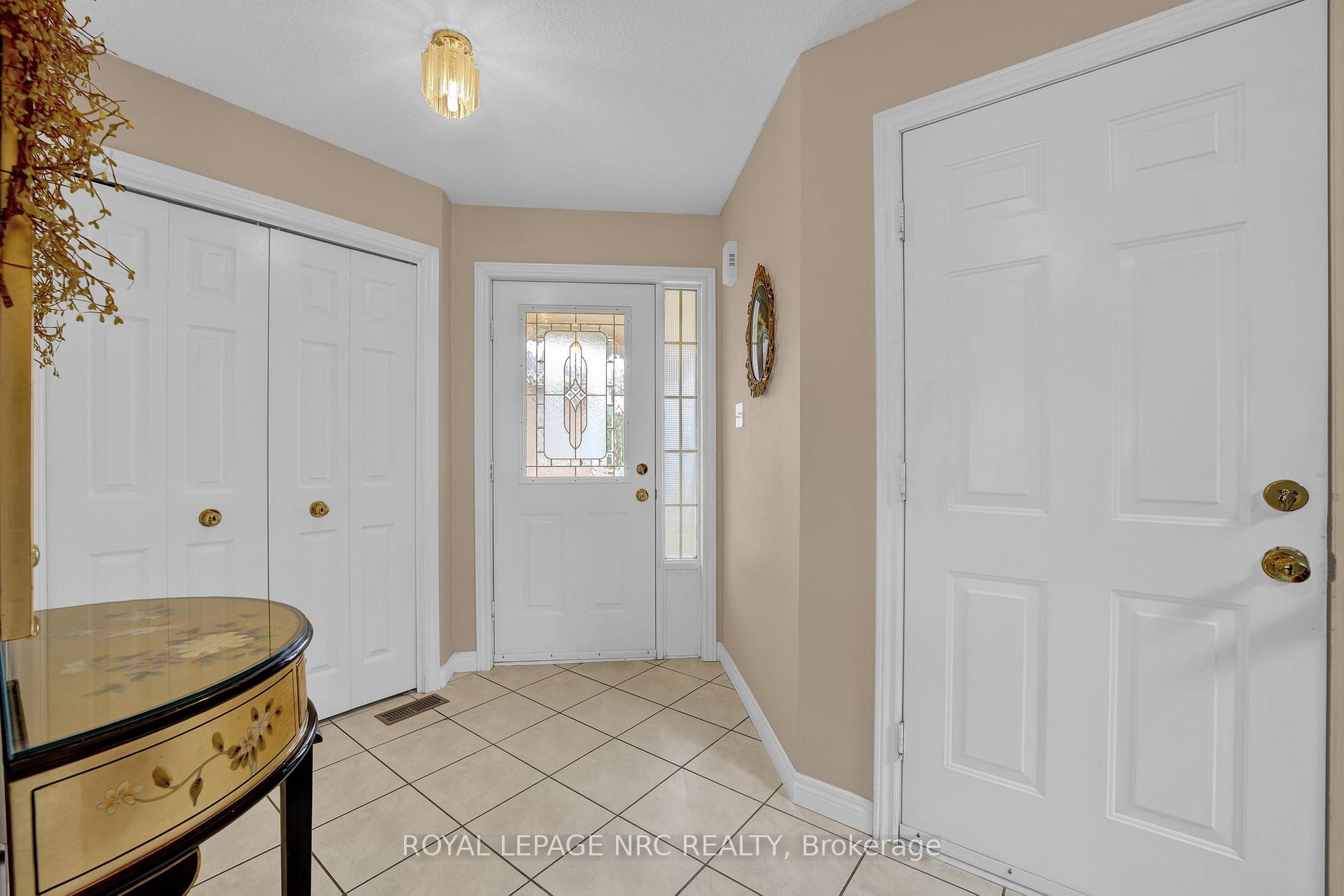 Photo 4 of 27 Hollyridge Crescent, Kitchener — HOMEH