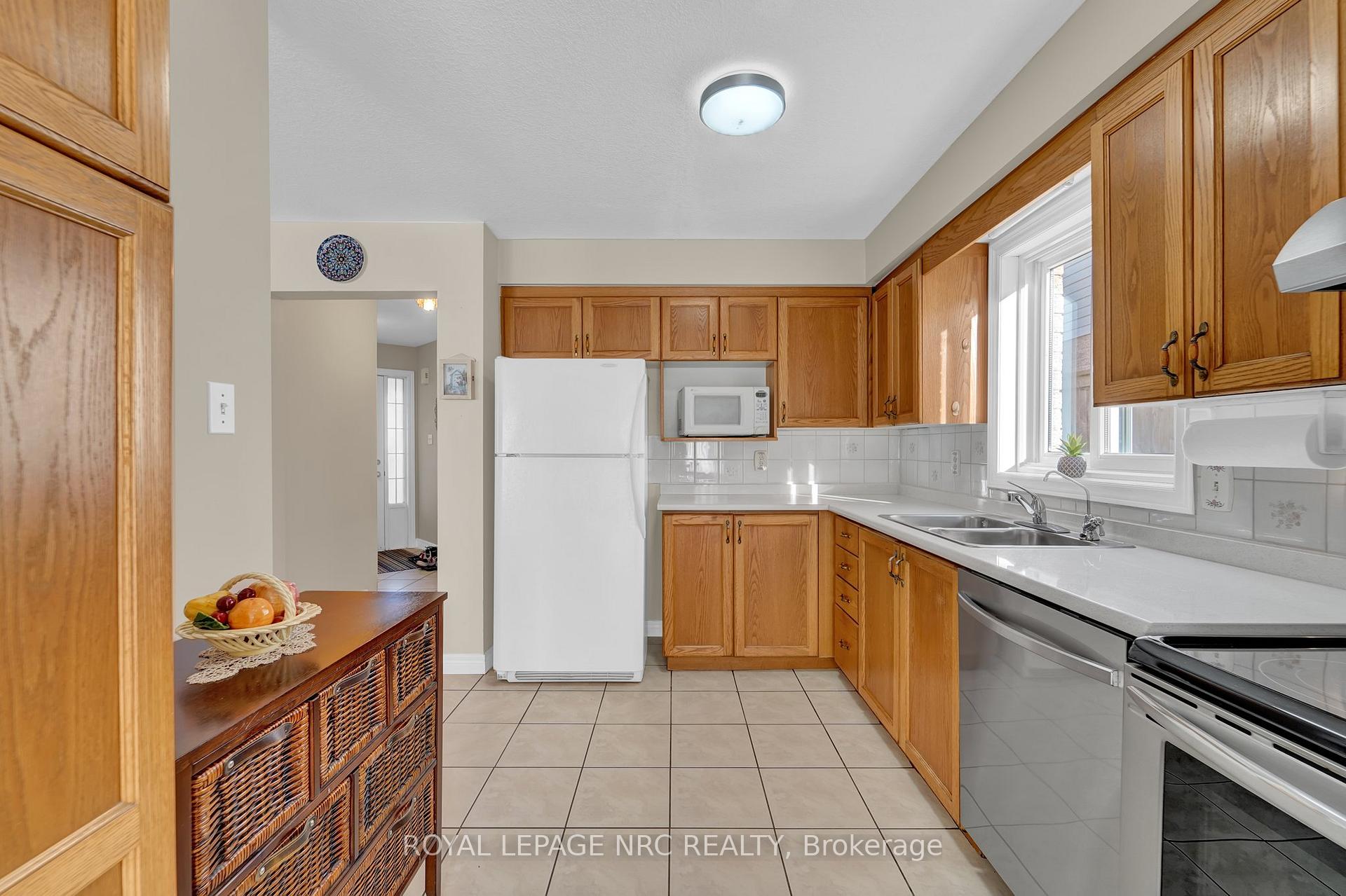 Photo 11 of 27 Hollyridge Crescent, Kitchener — HOMEH