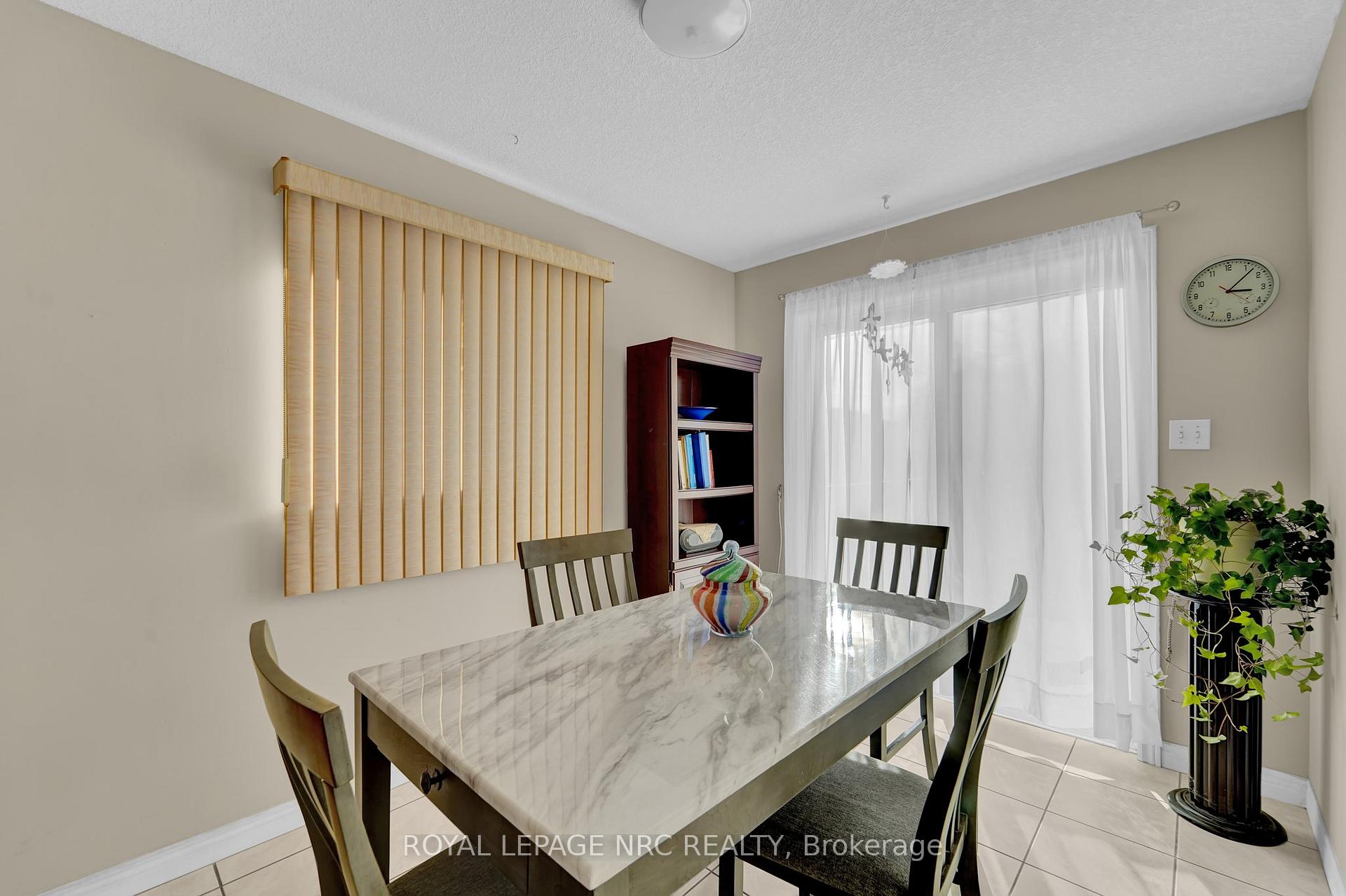 Photo 12 of 27 Hollyridge Crescent, Kitchener — HOMEH