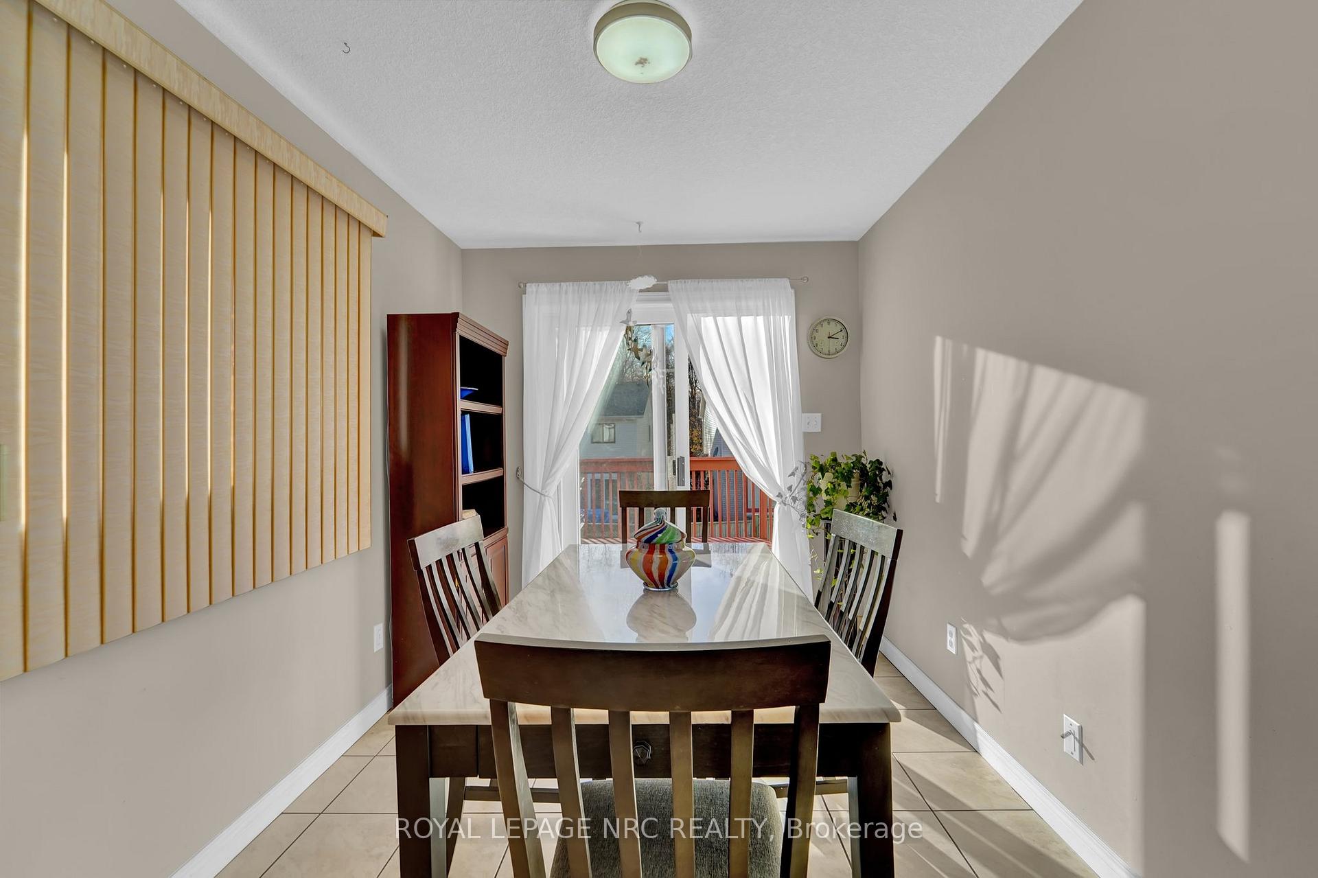 Photo 13 of 27 Hollyridge Crescent, Kitchener — HOMEH