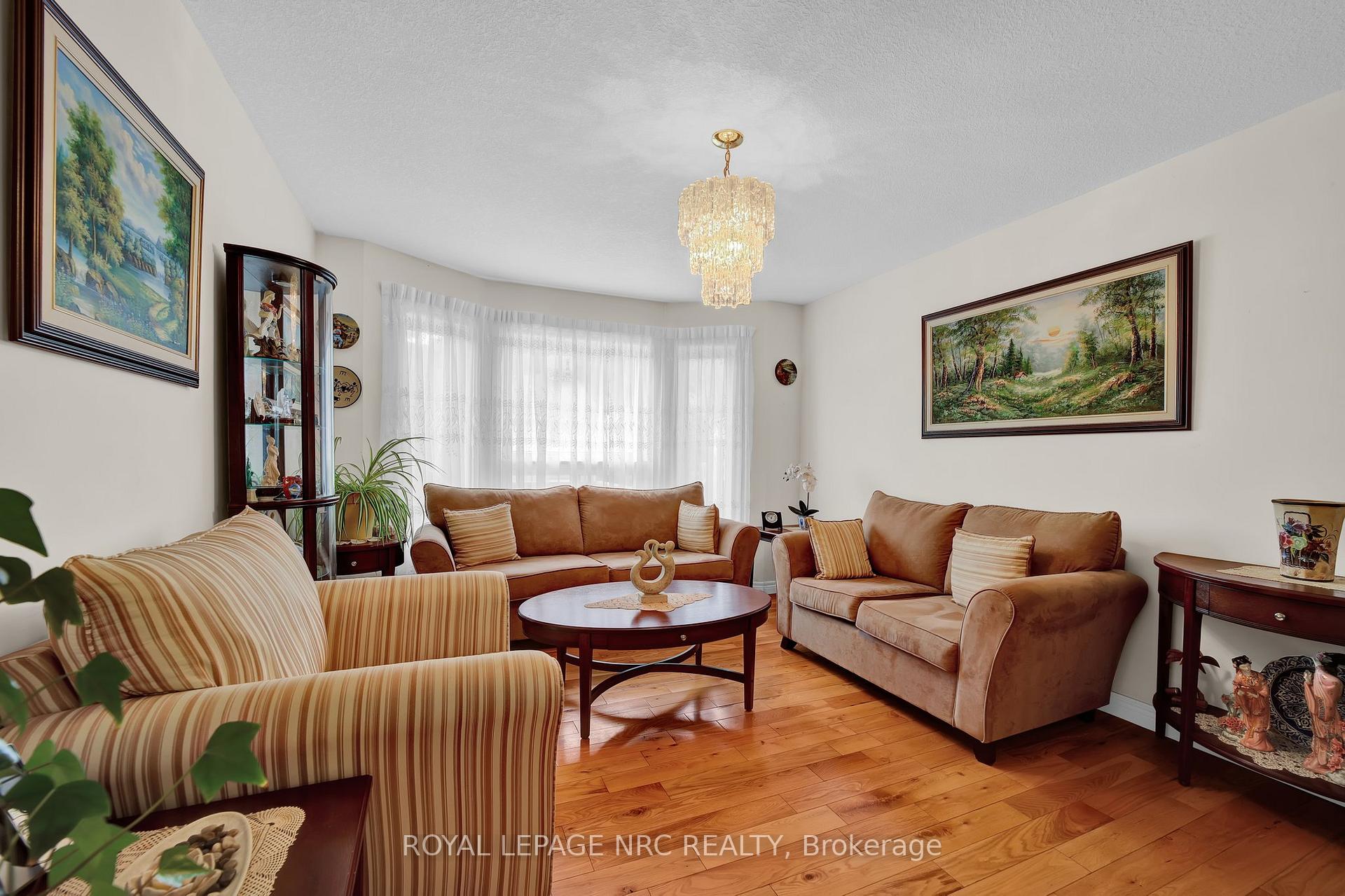 Photo 14 of 27 Hollyridge Crescent, Kitchener — HOMEH