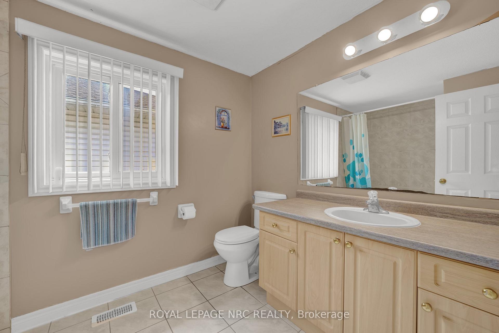 Photo 19 of 27 Hollyridge Crescent, Kitchener — HOMEH