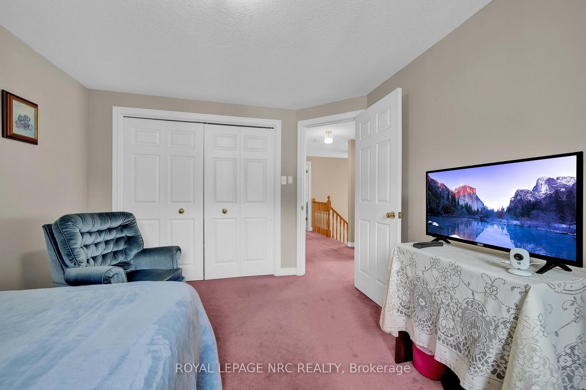 Photo 24 of 27 Hollyridge Crescent, Kitchener — HOMEH