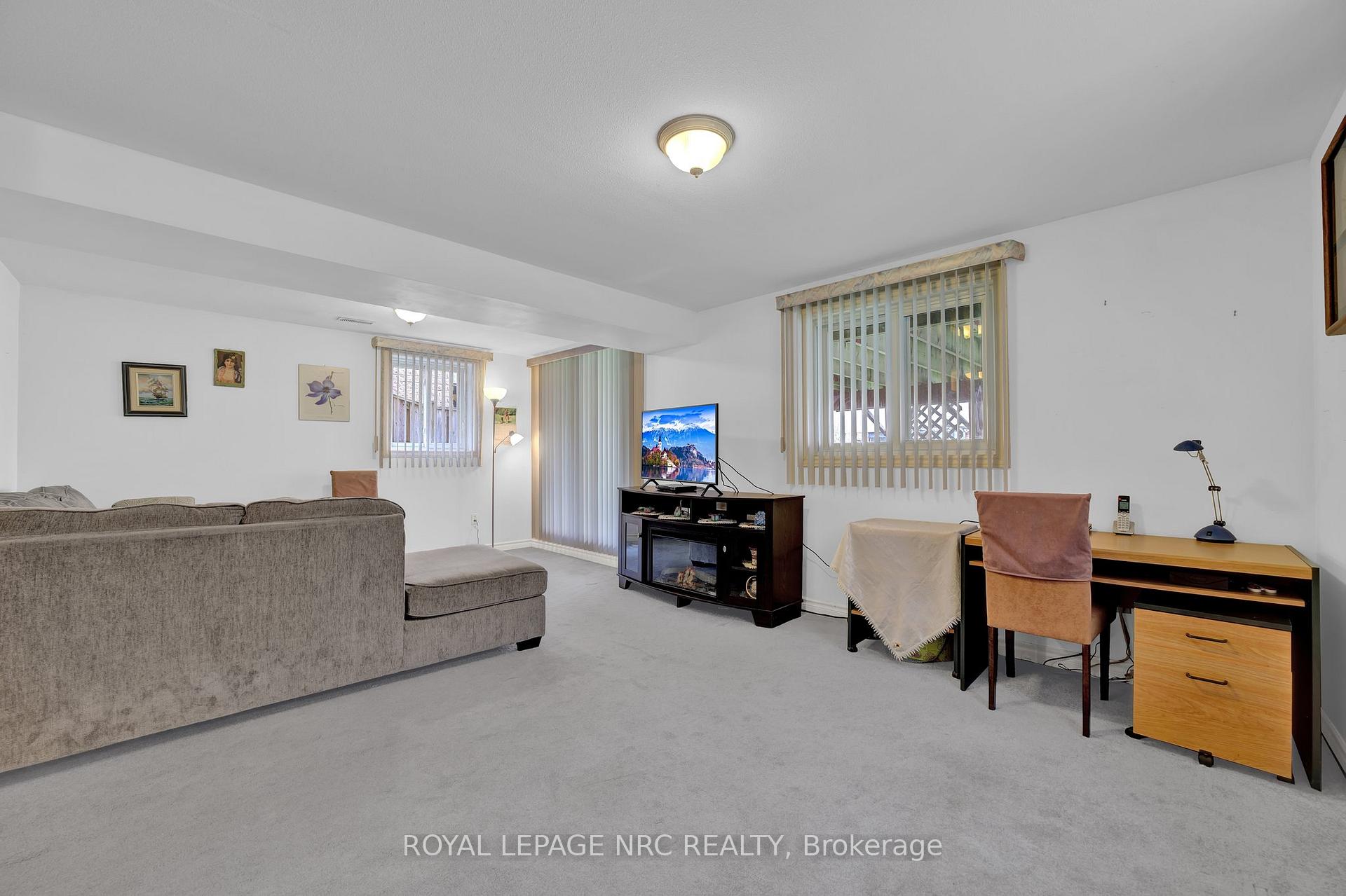 Photo 35 of 27 Hollyridge Crescent, Kitchener — HOMEH