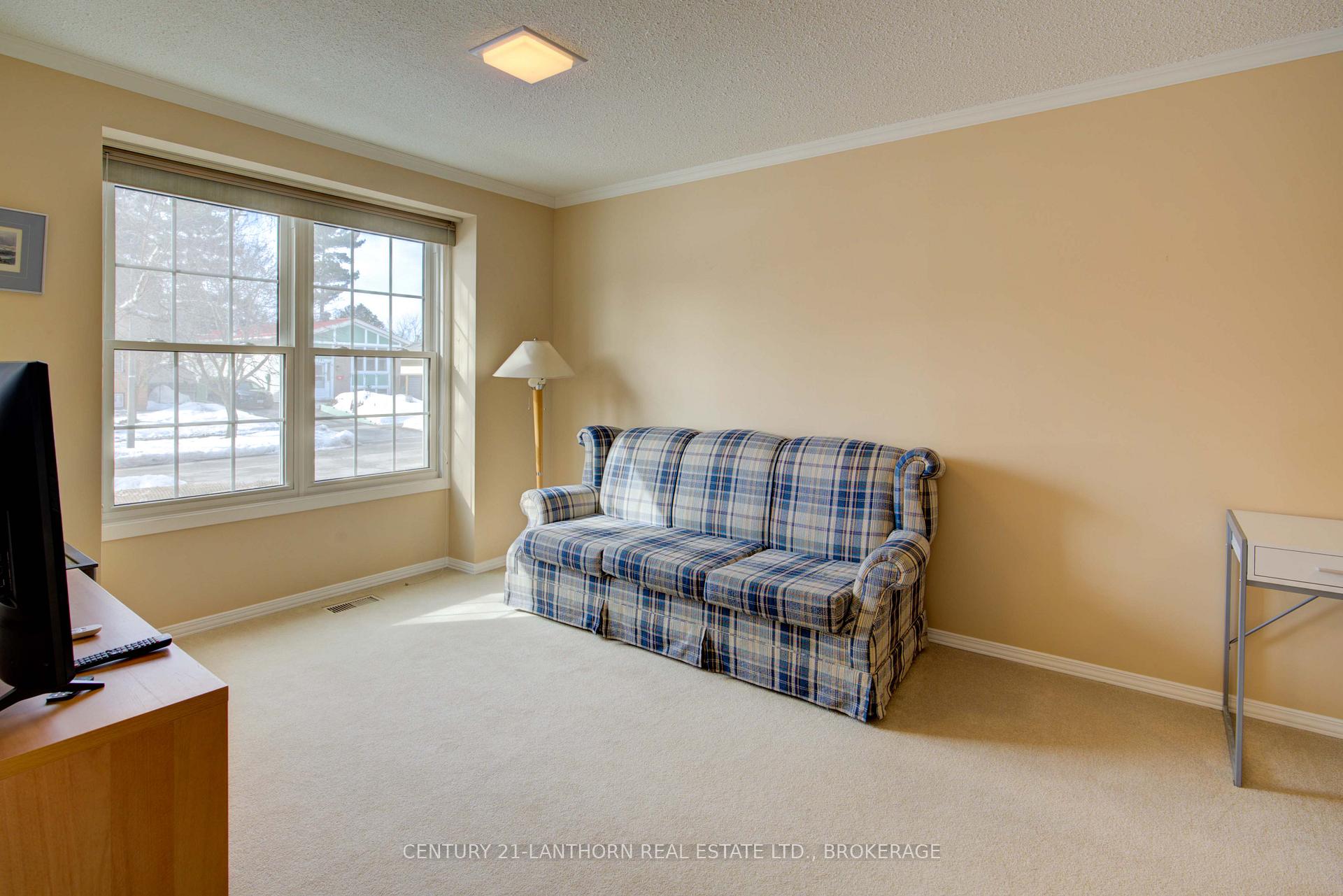 Photo 9 of 788 Whiteoak Crescent, Kingston, City Northwest — HOMEH