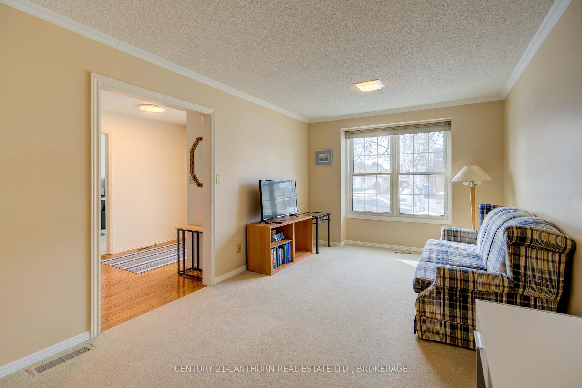 Photo 11 of 788 Whiteoak Crescent, Kingston, City Northwest — HOMEH