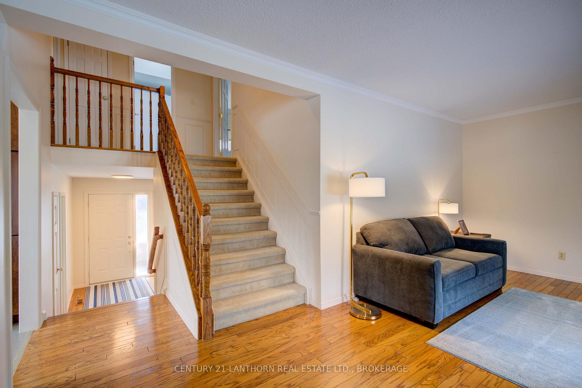 Photo 12 of 788 Whiteoak Crescent, Kingston, City Northwest — HOMEH
