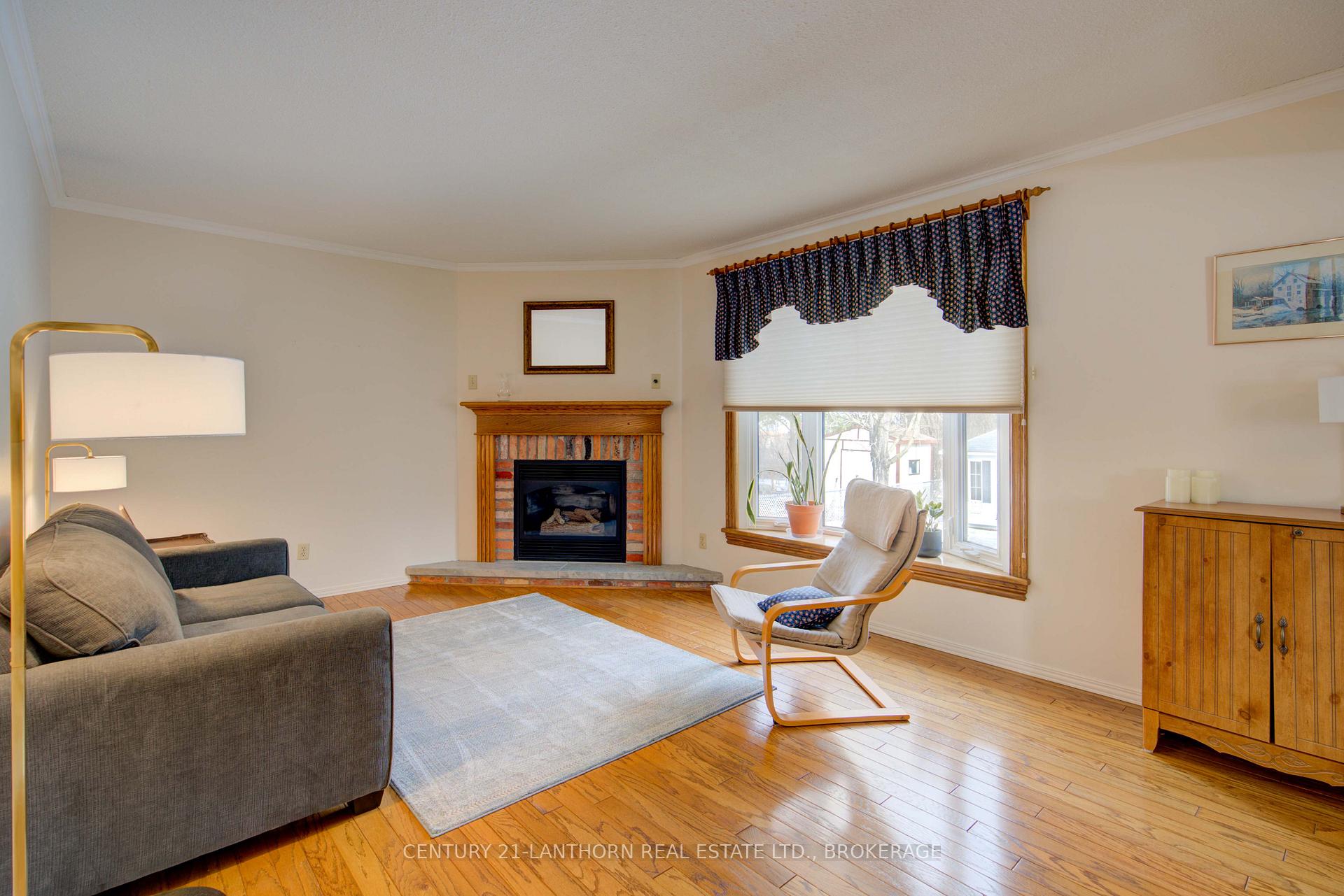 Photo 13 of 788 Whiteoak Crescent, Kingston, City Northwest — HOMEH