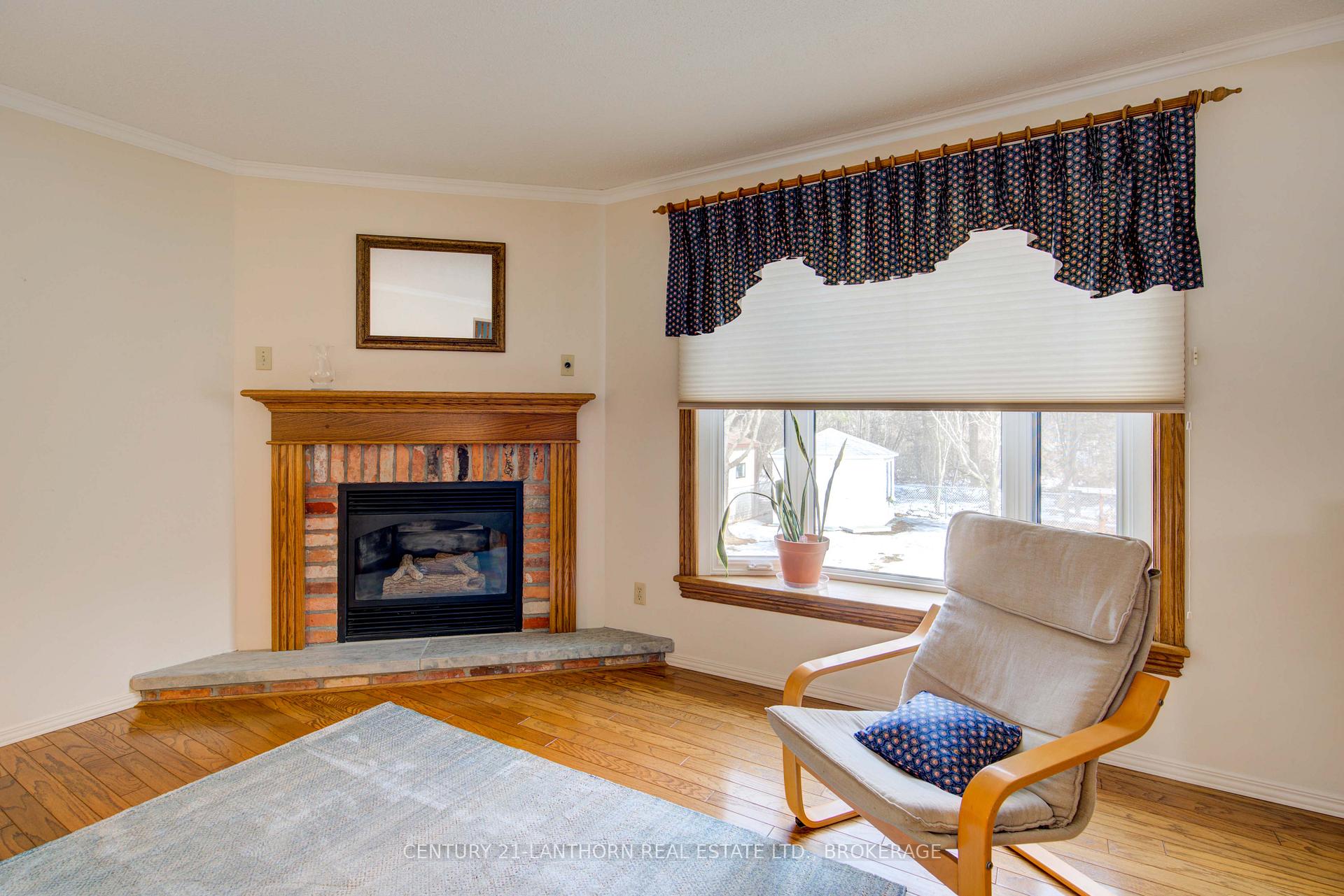 Photo 14 of 788 Whiteoak Crescent, Kingston, City Northwest — HOMEH