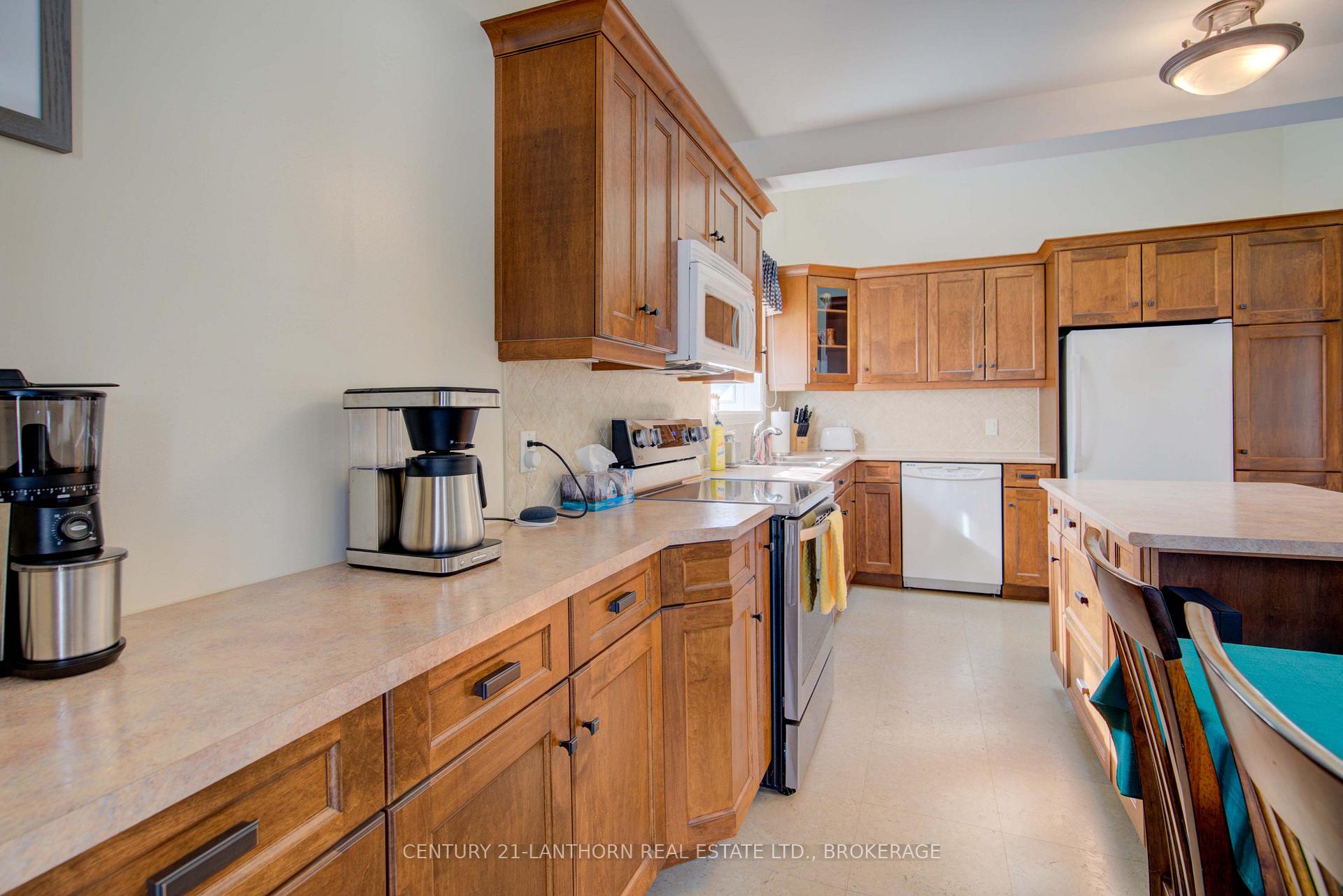 Photo 19 of 788 Whiteoak Crescent, Kingston, City Northwest — HOMEH