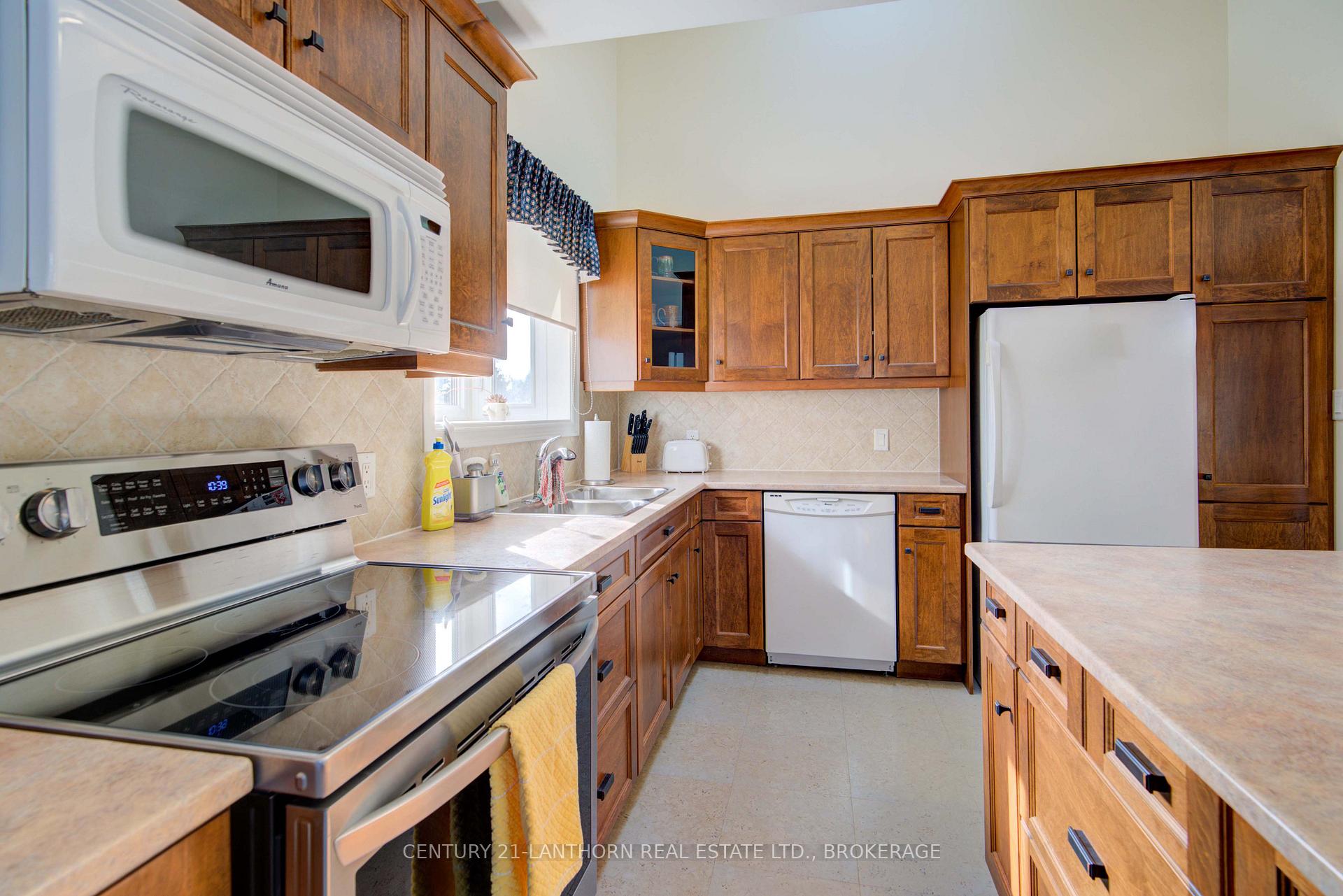 Photo 20 of 788 Whiteoak Crescent, Kingston, City Northwest — HOMEH