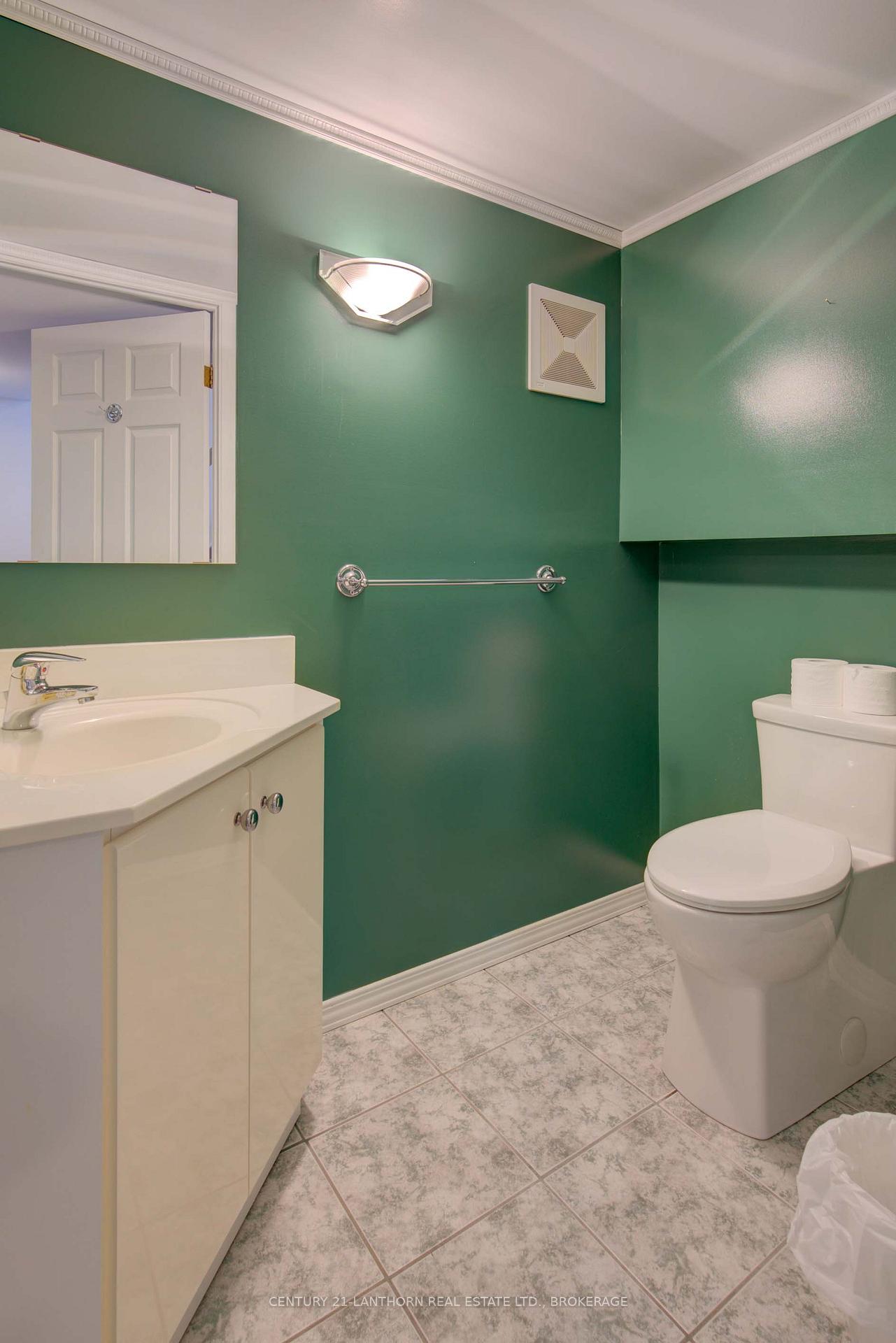 Photo 33 of 788 Whiteoak Crescent, Kingston, City Northwest — HOMEH