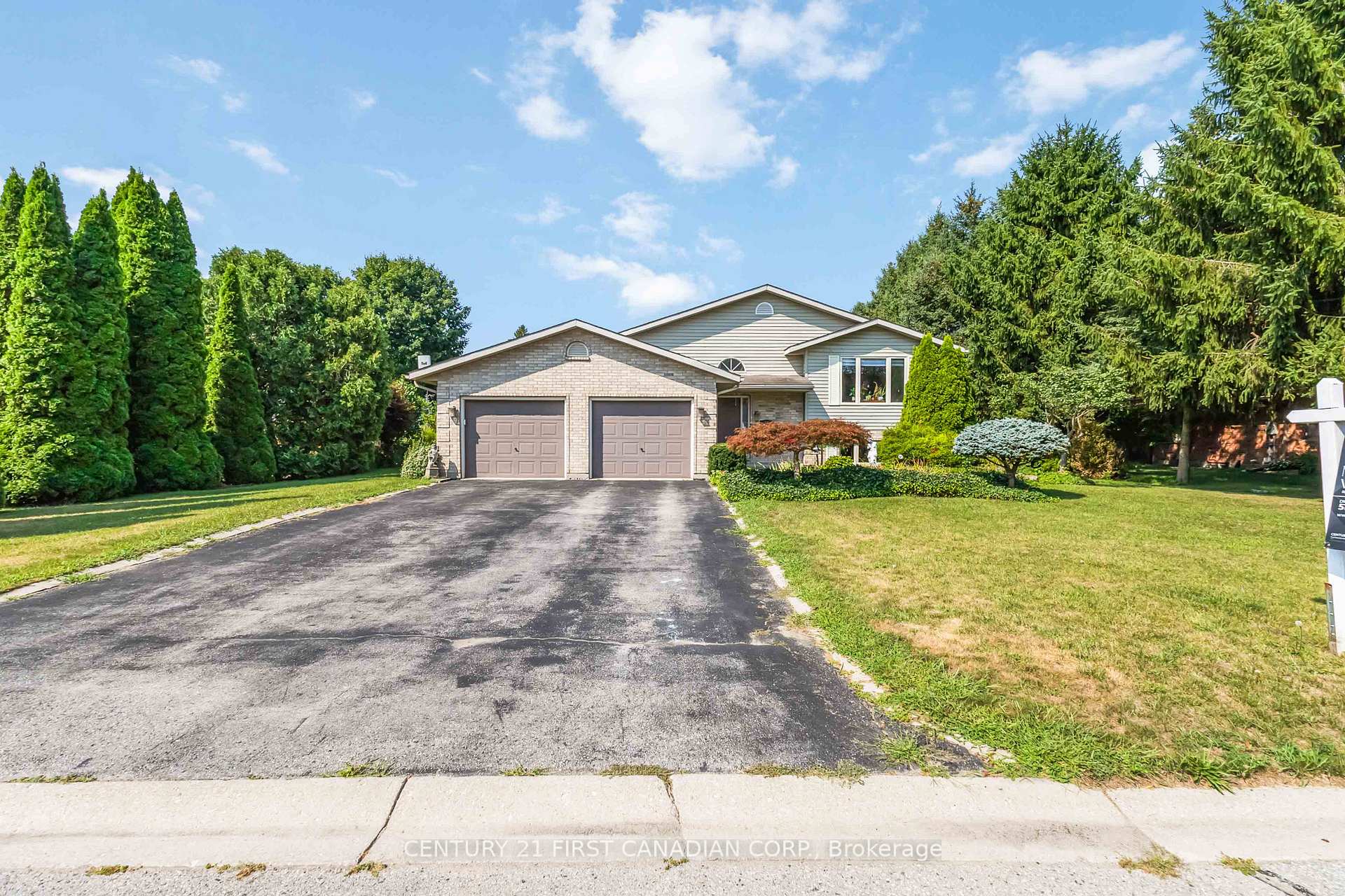 Photo 2 of 14 Blosdale Crescent, Middlesex Centre, Delaware Town — HOMEH