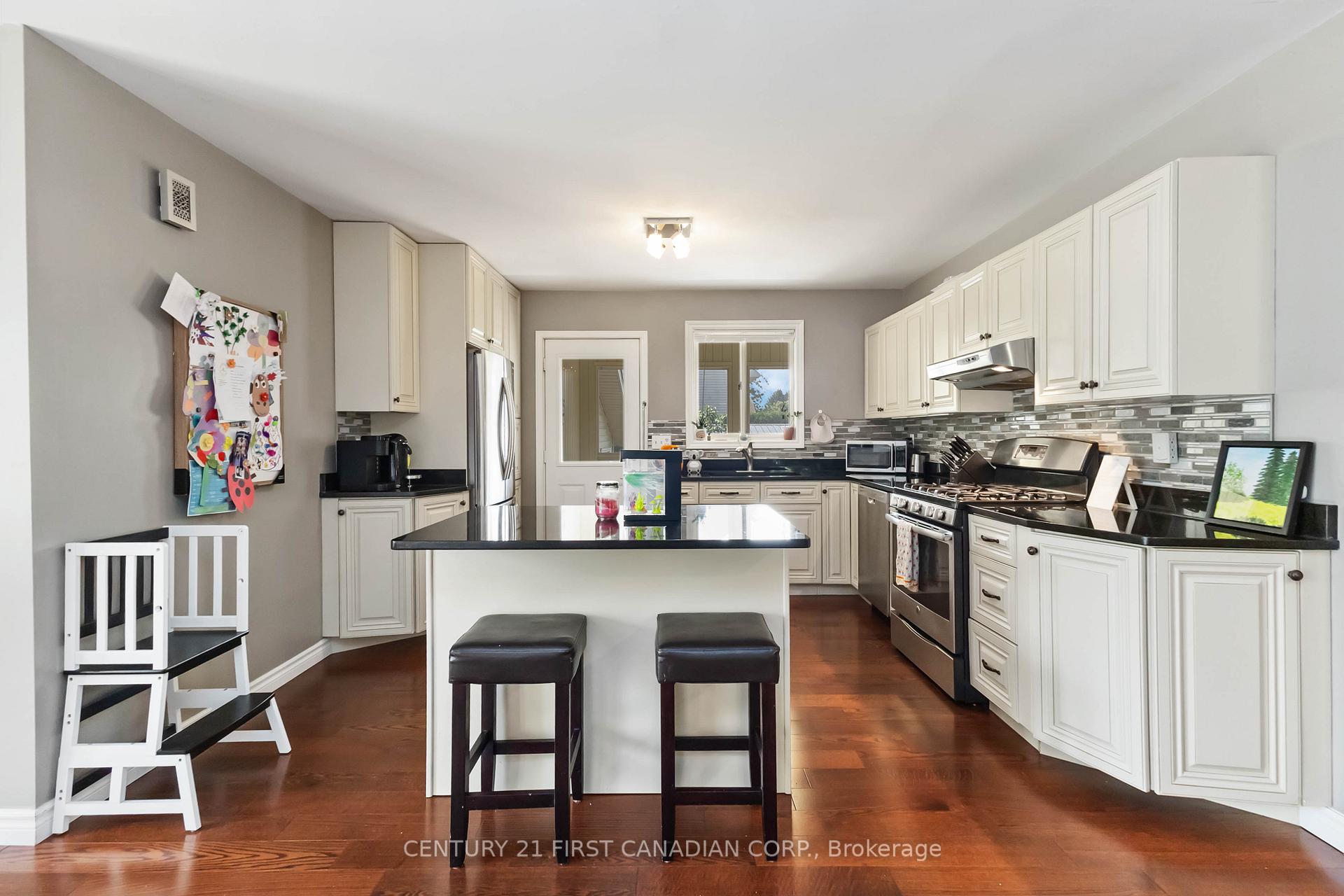 Photo 12 of 14 Blosdale Crescent, Middlesex Centre, Delaware Town — HOMEH