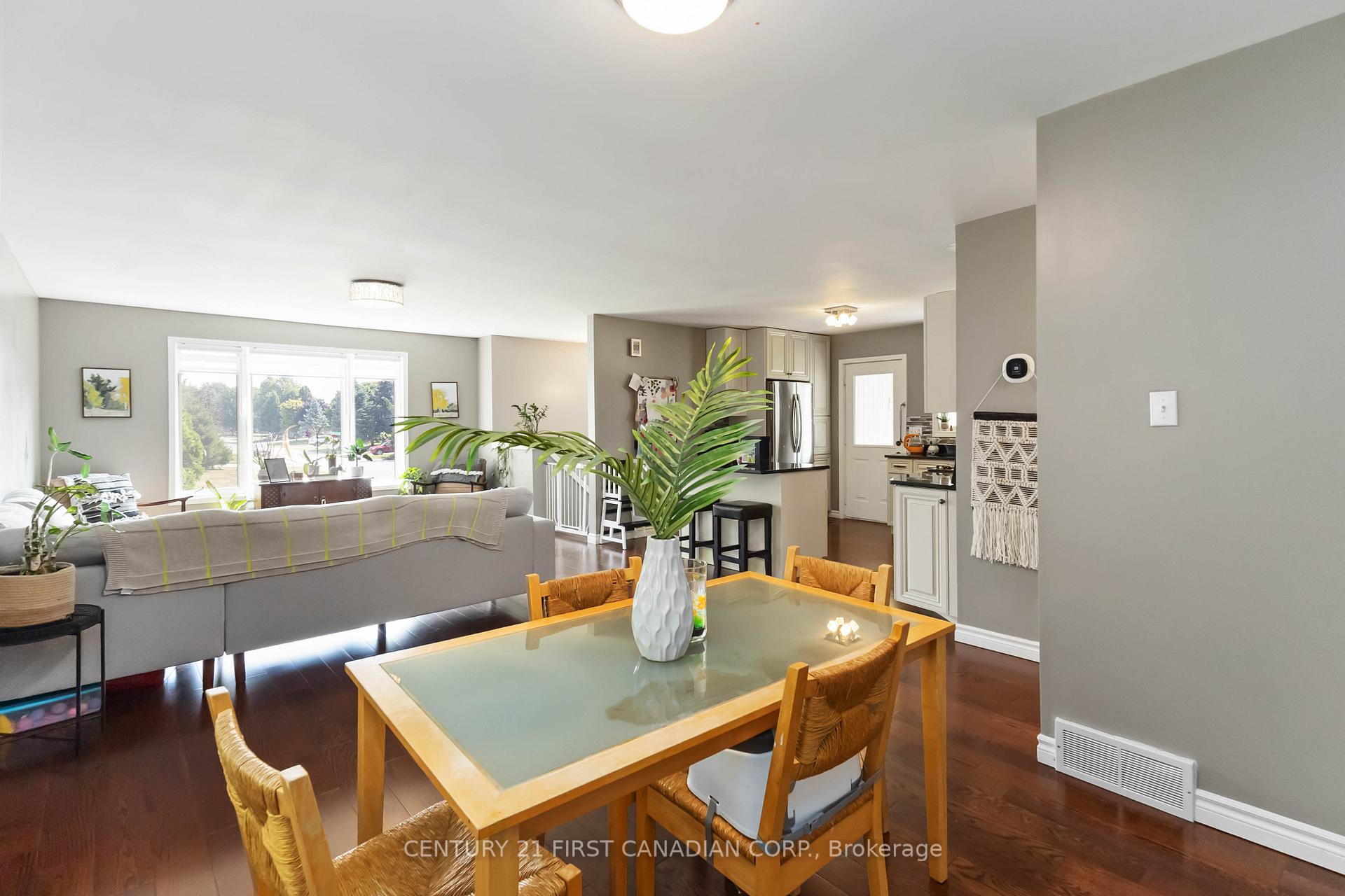 Photo 18 of 14 Blosdale Crescent, Middlesex Centre, Delaware Town — HOMEH